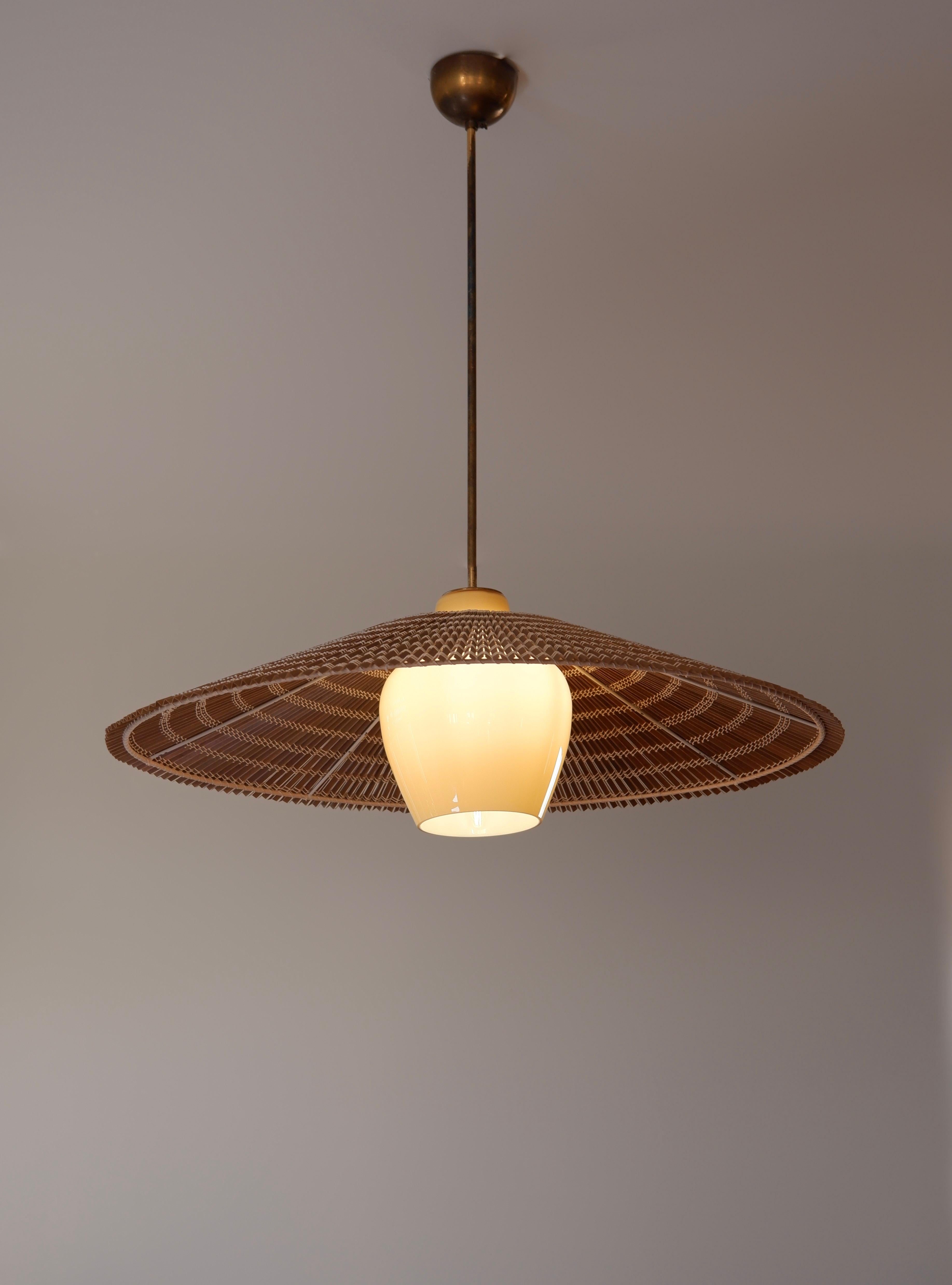 Paavo Tynell, grand pendentif modèle 1093 pour Taito. 1