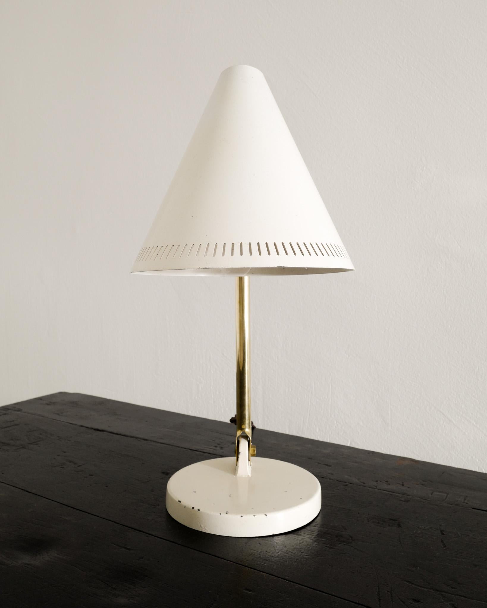 Lampe de bureau du milieu du siècle Paavo Tynell, modèle 9222 Produit par Taito Oy, années 1940 en vente 2