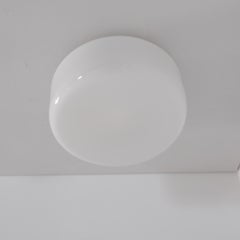 Lámparas empotradas minimalistas de Paavo Tynell en cristal opalino, Taito, década de 1940