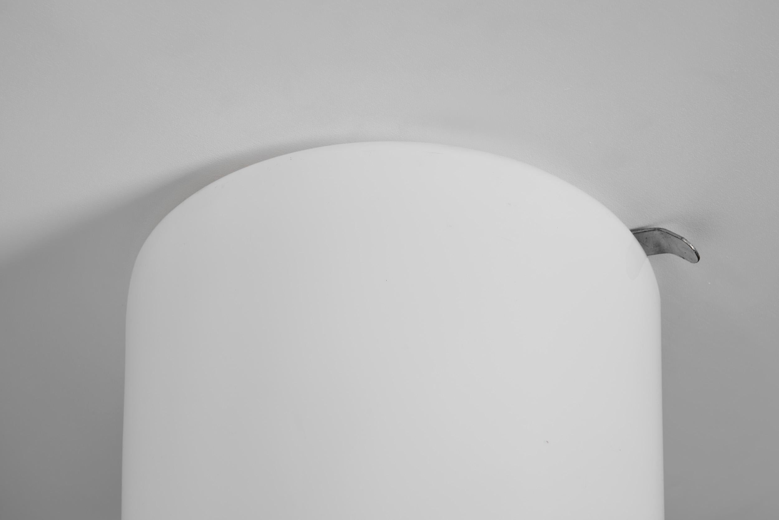 Paavo Tynell Model No 2040