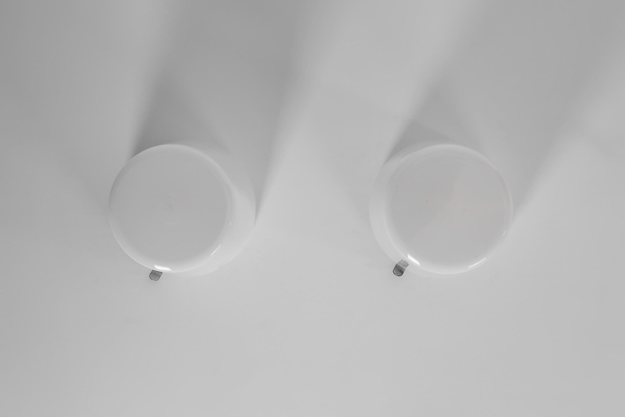 Paavo Tynell Model No 2040