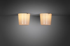 Paavo Tynell Model No 2040" Plafonniers en verre au lait, Finlande Milieu du XXe siècle
