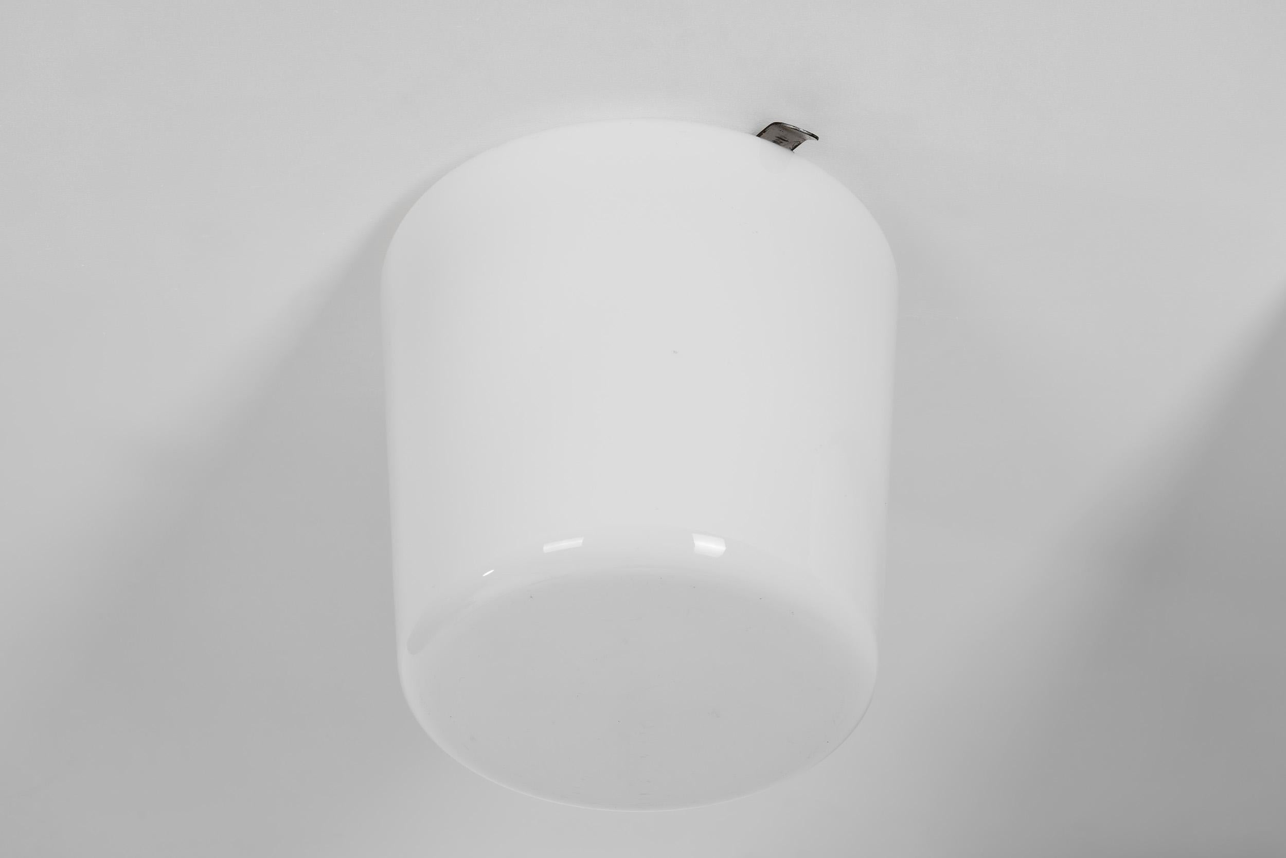 Paavo Tynell Model No 2040