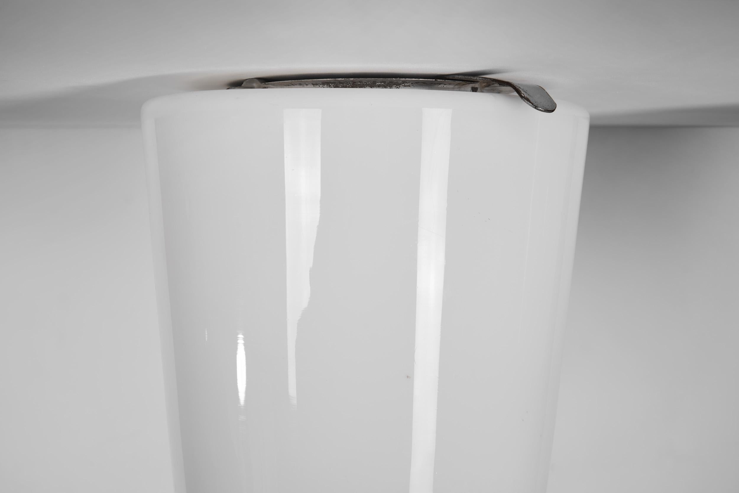 Paavo Tynell Model No 2040