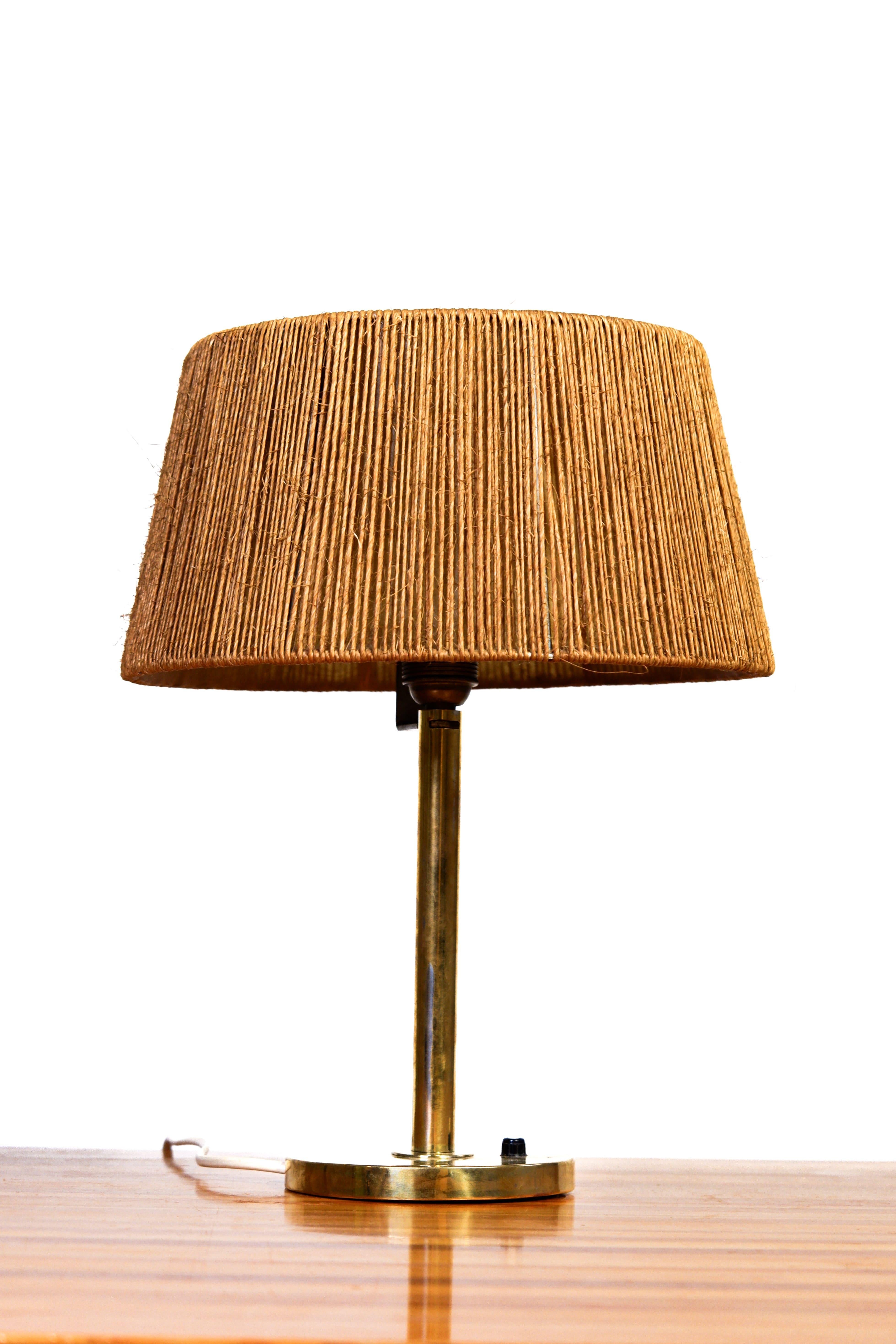 Paavo Tynell Modell 5144 für Taito um 1940. im Zustand „Gut“ im Angebot in Hägersten-Liljeholmen, Stockholms län