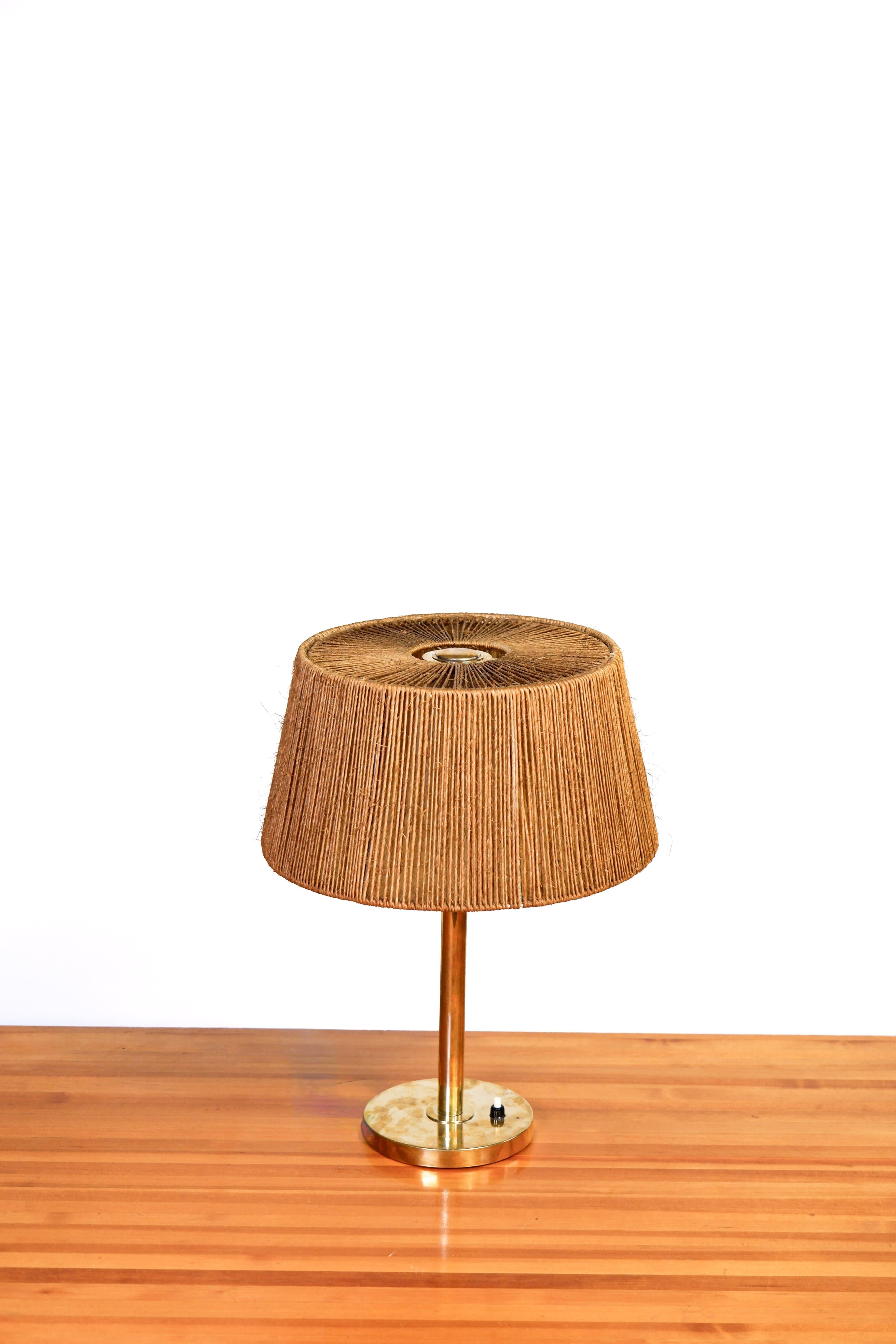 Paavo Tynell Modell 5144 für Taito um 1940. (Mitte des 20. Jahrhunderts) im Angebot