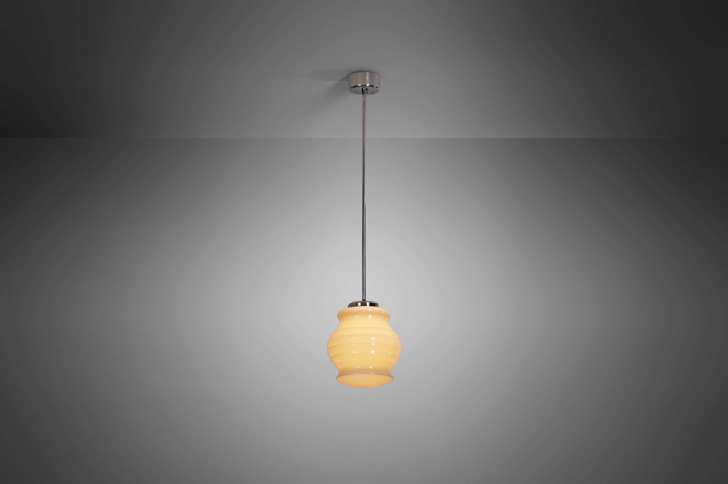 Finlandais Lampe à suspension Paavo Tynell modèle 556 pour Taito Oy, Finlande, années 1930