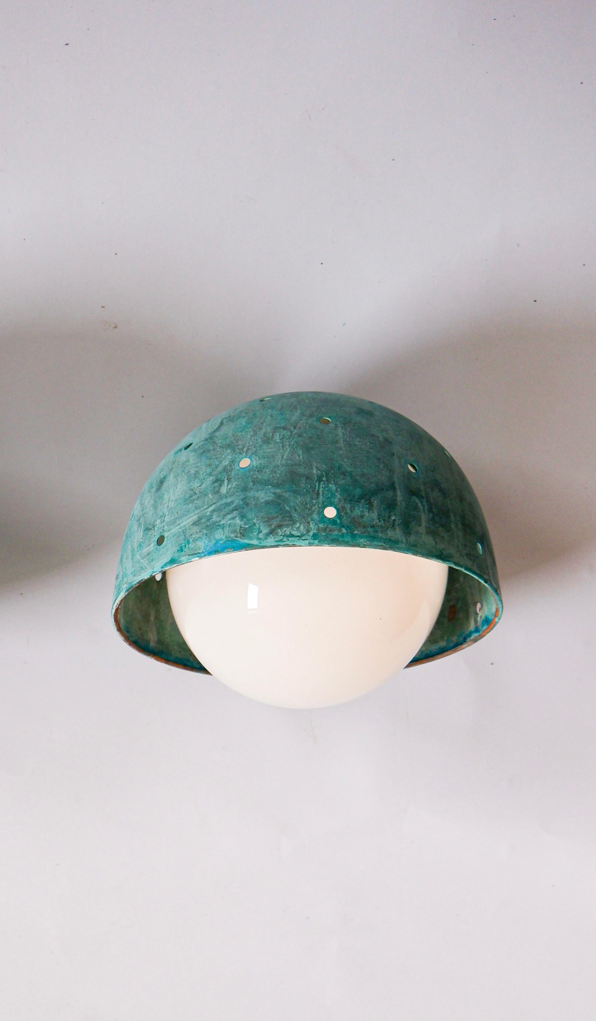 Paavo Tynell Modell 7313 für Taito, Kupfer und Opalglas, Finnland um 1940. (Skandinavische Moderne) im Angebot