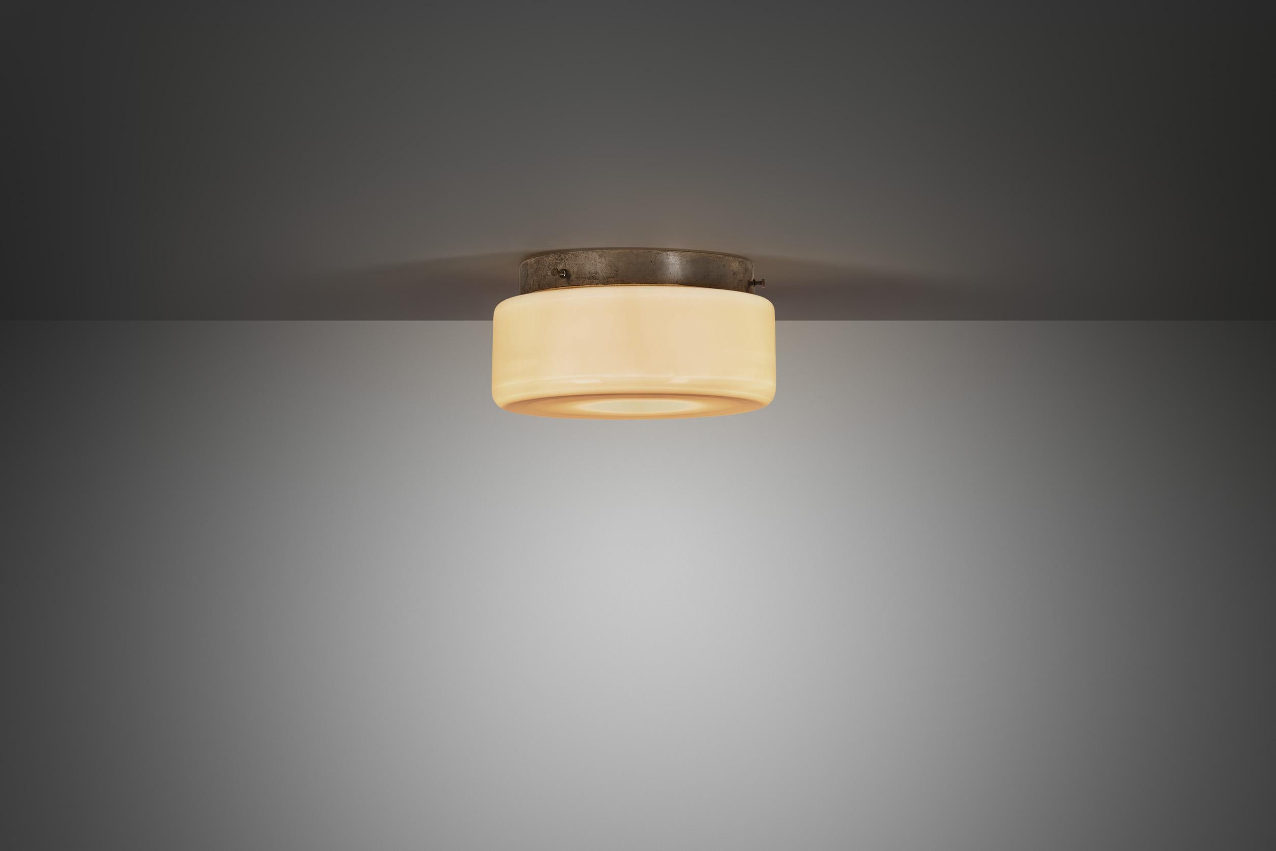 Paavo Tynell, der berühmteste finnische Industriedesigner, wurde dank seiner bemerkenswerten Beleuchtungsentwürfe als der Mann, der Finnland erleuchtete