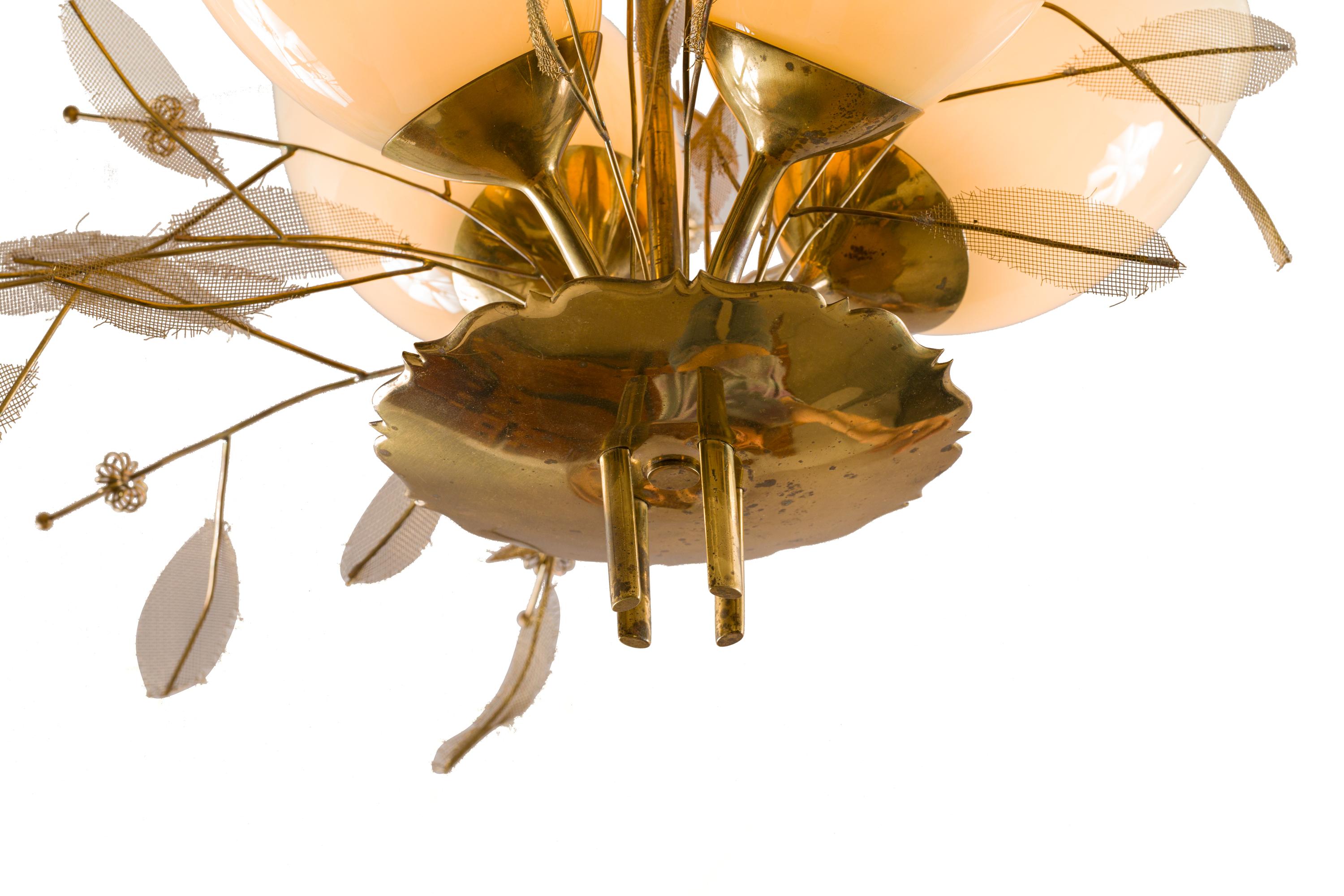Paavo Tynell Model 9029/4 Brass & Glass Floral Chandelier for Taito Oy, Finland In Good Condition In New York, NY
