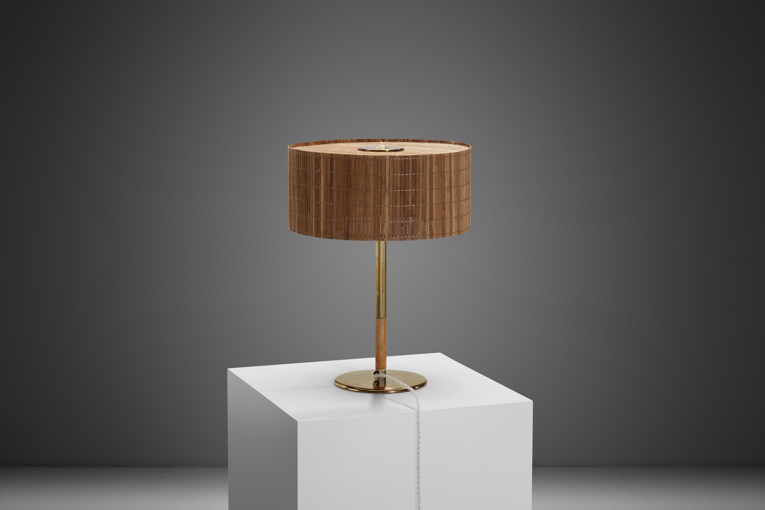 Ottone Lampada da tavolo in ottone e legno Paavo Tynell modello 