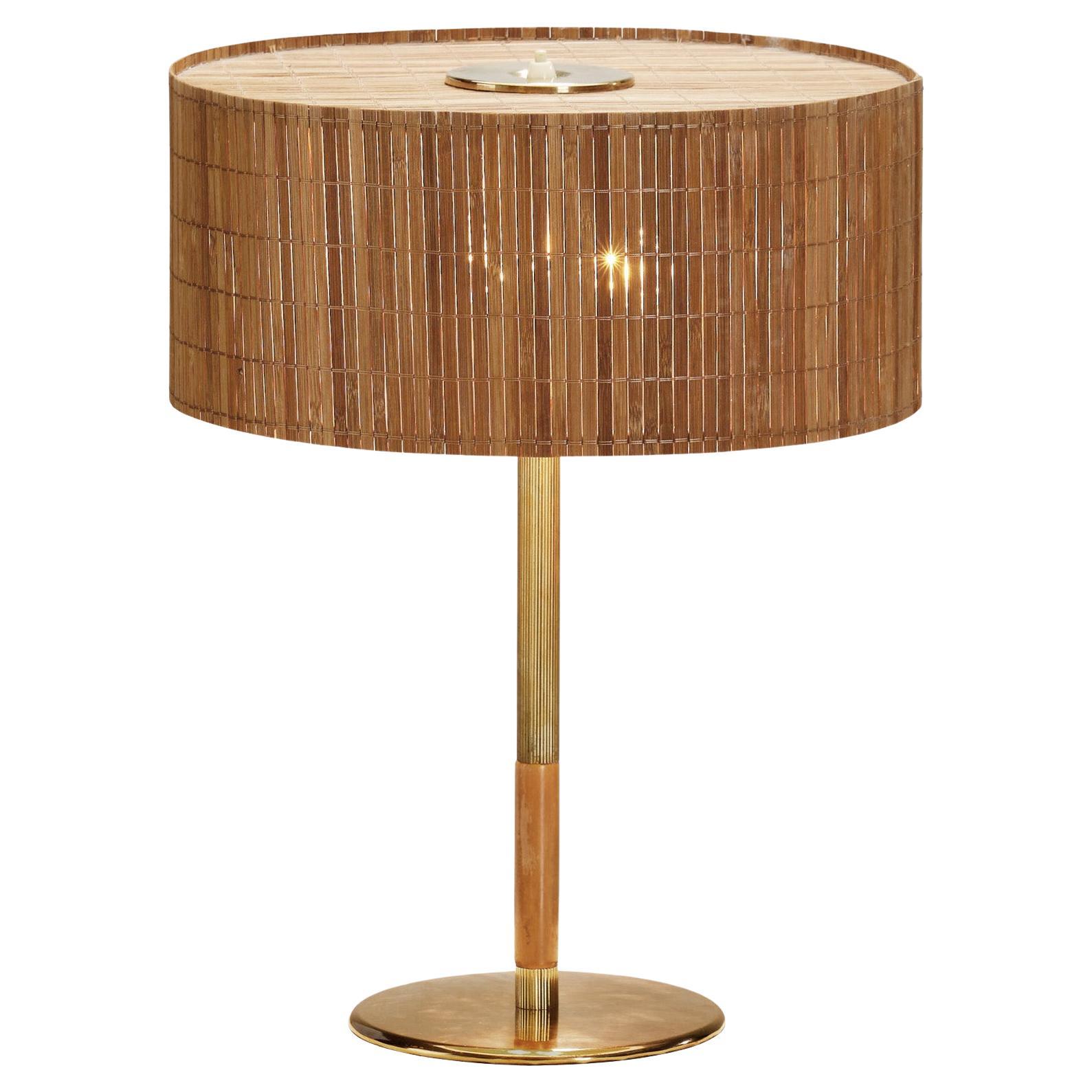 Lampada da tavolo in ottone e legno Paavo Tynell modello "9206" per Taito, Finlandia, 1940 ca. in vendita