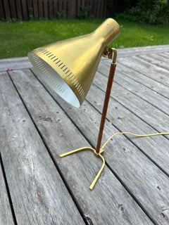Paavo Tynell Model 9224 ”Horseshoe” Brass and Leather Table Lamp