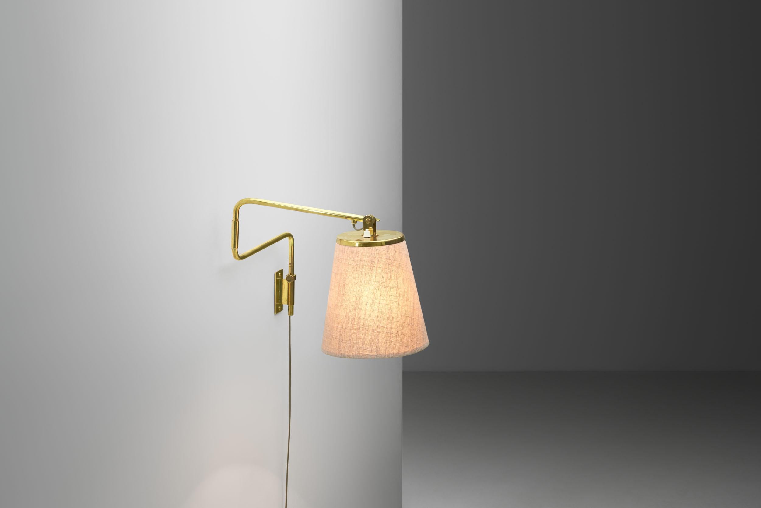 Paavo Tynell Model “9414” Brass Wall Light for Taito Oy, Finland, 1950s In Good Condition In Utrecht, NL