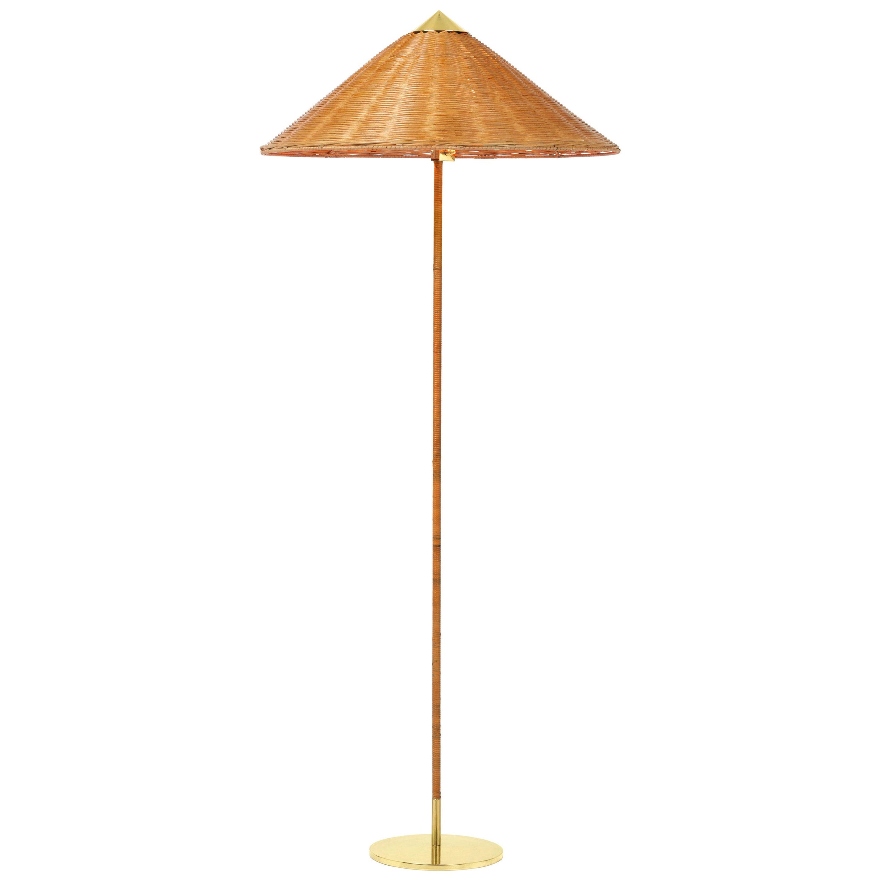 Paavo Tynell Modell '9602' Stehleuchte aus Messing und Rattan mit Weidenschirm für GUBI