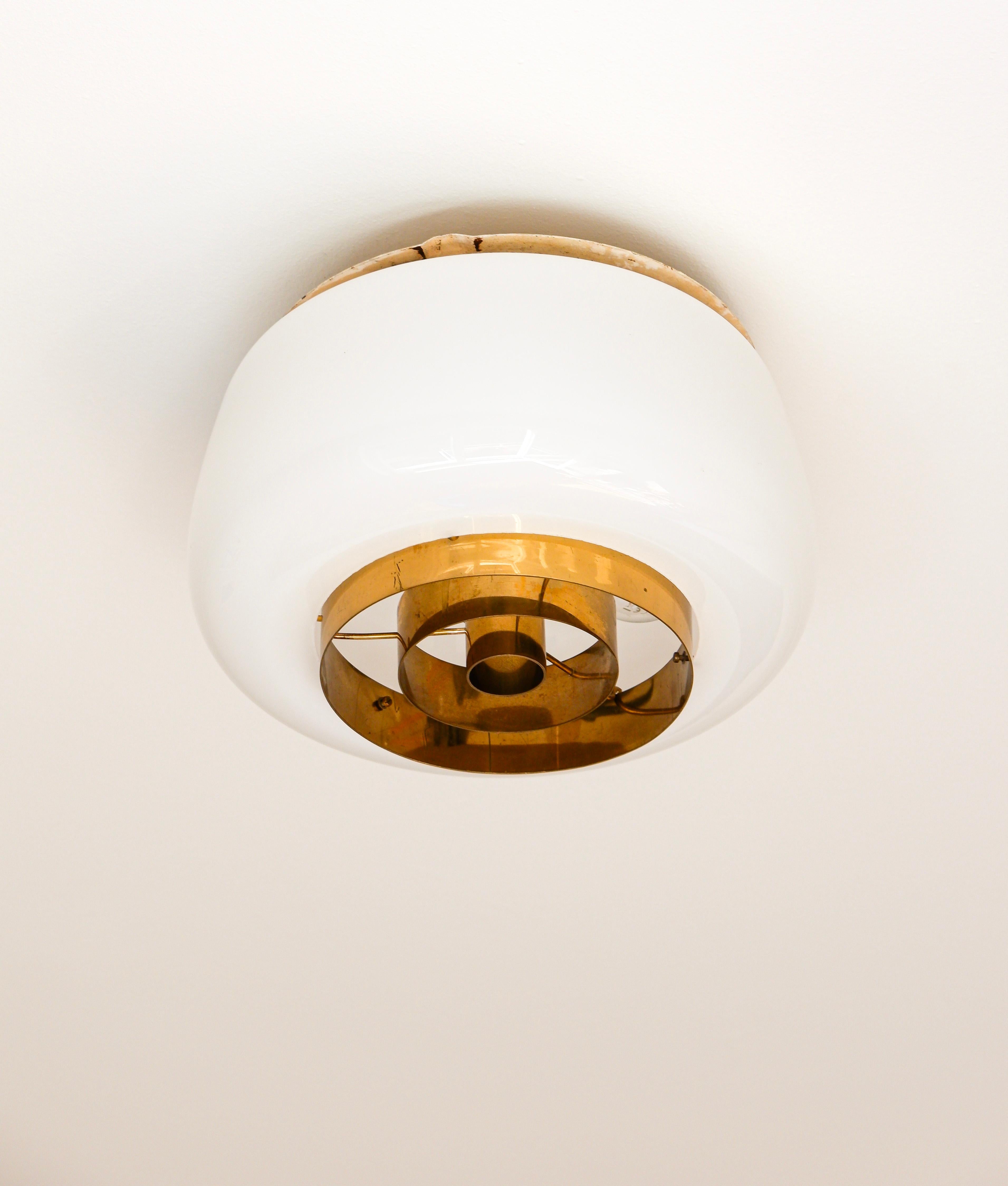 Paavo Tynell model H2-70 for Idman, Opal glass & brass, 1955. In Fair Condition In Hägersten-Liljeholmen, Stockholms län