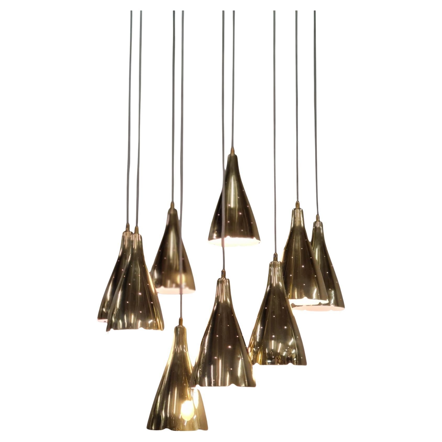 Mid-Century moderno Paavo Tynell Nine Arm Perforated Brass Chandelier Model 1994/9, Taito 1950s in vendita