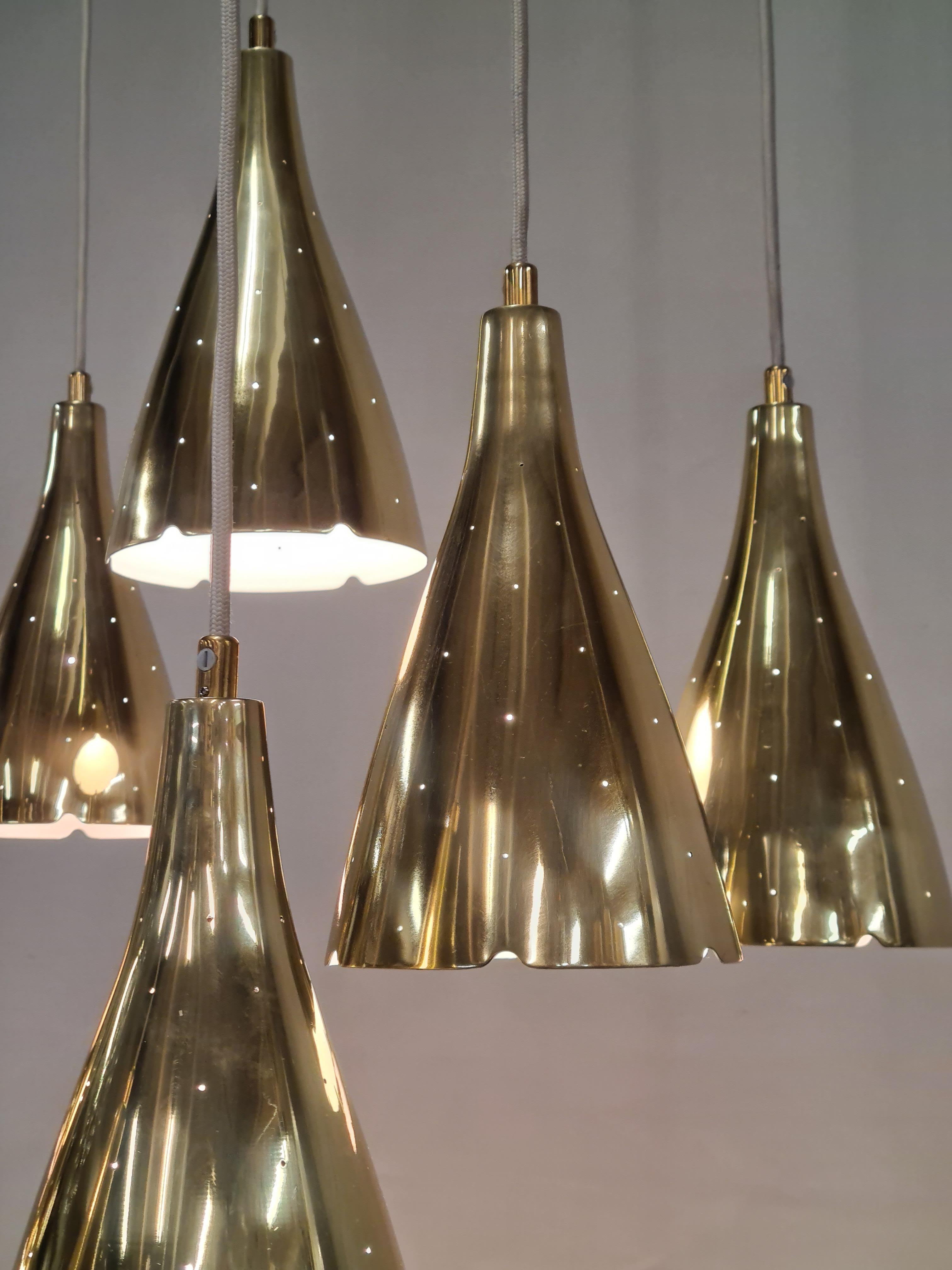 Metà XX secolo Paavo Tynell Nine Arm Perforated Brass Chandelier Model 1994/9, Taito 1950s in vendita