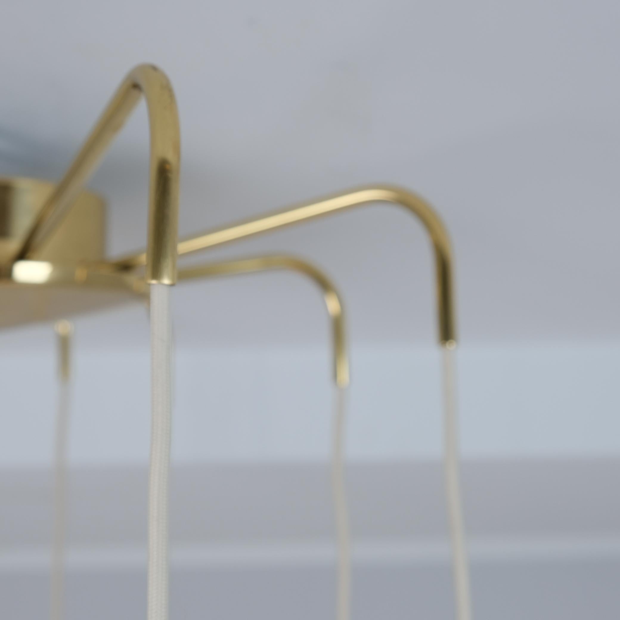 Paavo Tynell Nine Arm Perforated Brass Chandelier Model 1994/9, Taito 1950s in vendita 3
