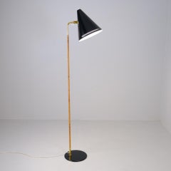 Paavo Tynell Nun's Hat Floor Lamp in Black, Brass and Rattan, Idman 1950s
