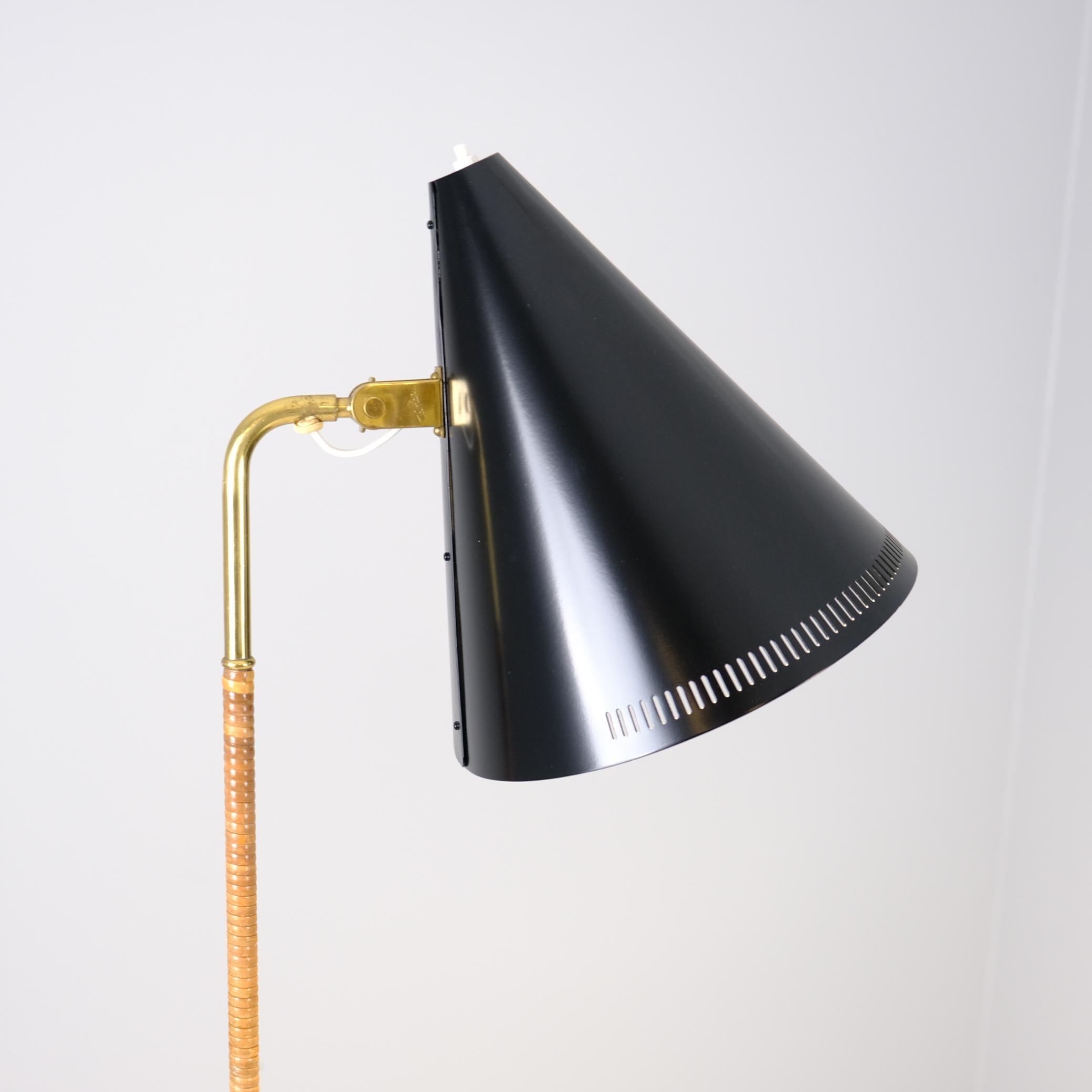 Finnish Paavo Tynell Nun's Hat Floor Lamp in Black, Brass and Rattan, Idman 1950s For Sale