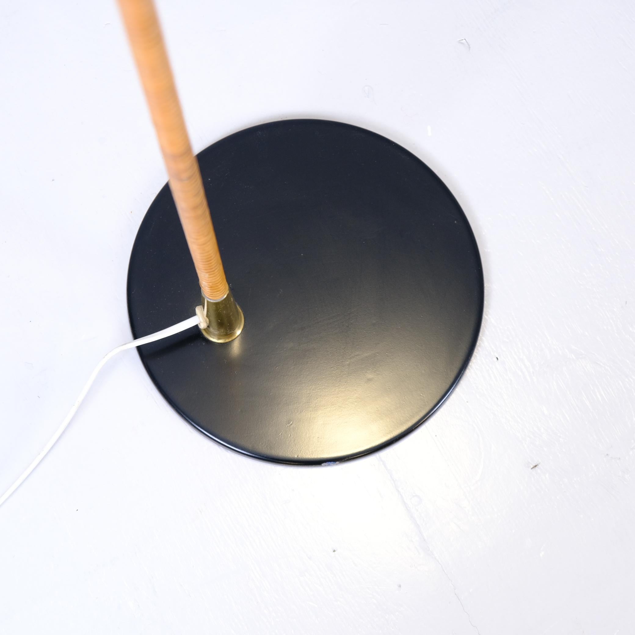 Paavo Tynell Nun's Hat Floor Lamp in Black, Brass and Rattan, Idman 1950s For Sale 2