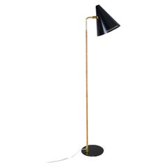 Paavo Tynell Nun's Hat Floor Lamp in Black, Brass and Rattan, Idman 1950s