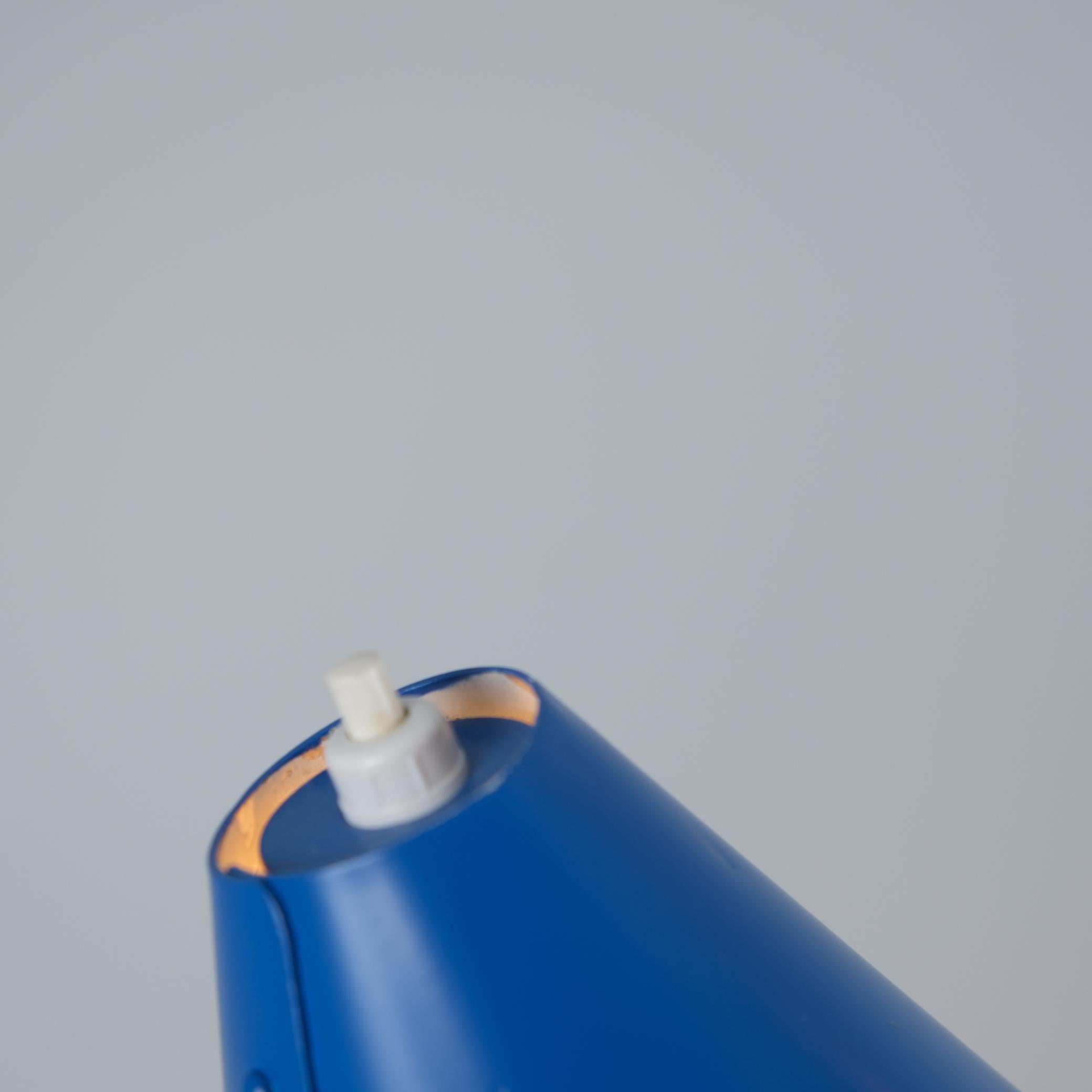 Métal Paavo Tynell 'Nun's Hat' Lampadaire K10-10, bleu, laiton et rotin, Idman 1950s en vente