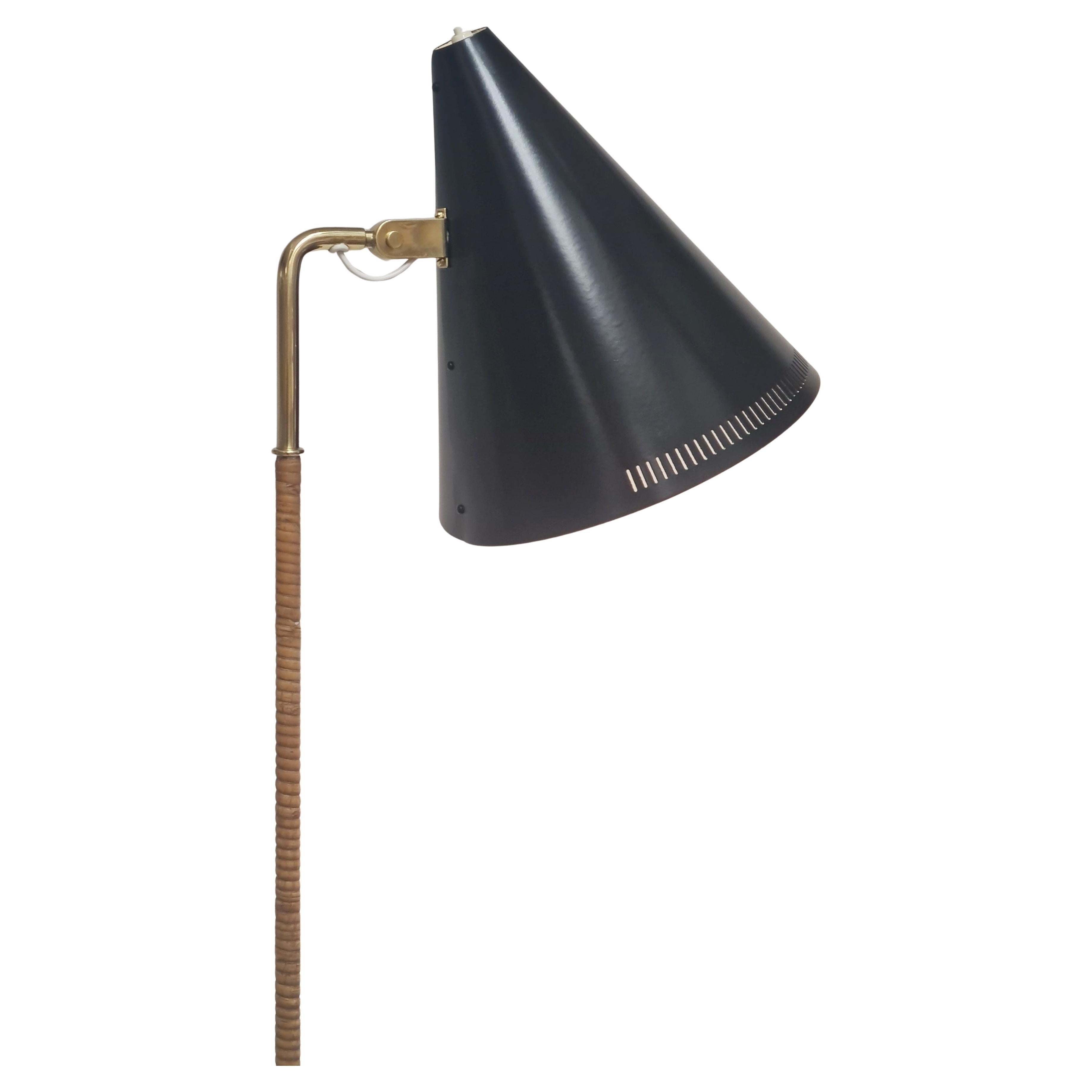 Lampadaire "chapeau de nonne" modèle 9629 en noir et laiton, Paavo Tynell, années 1950