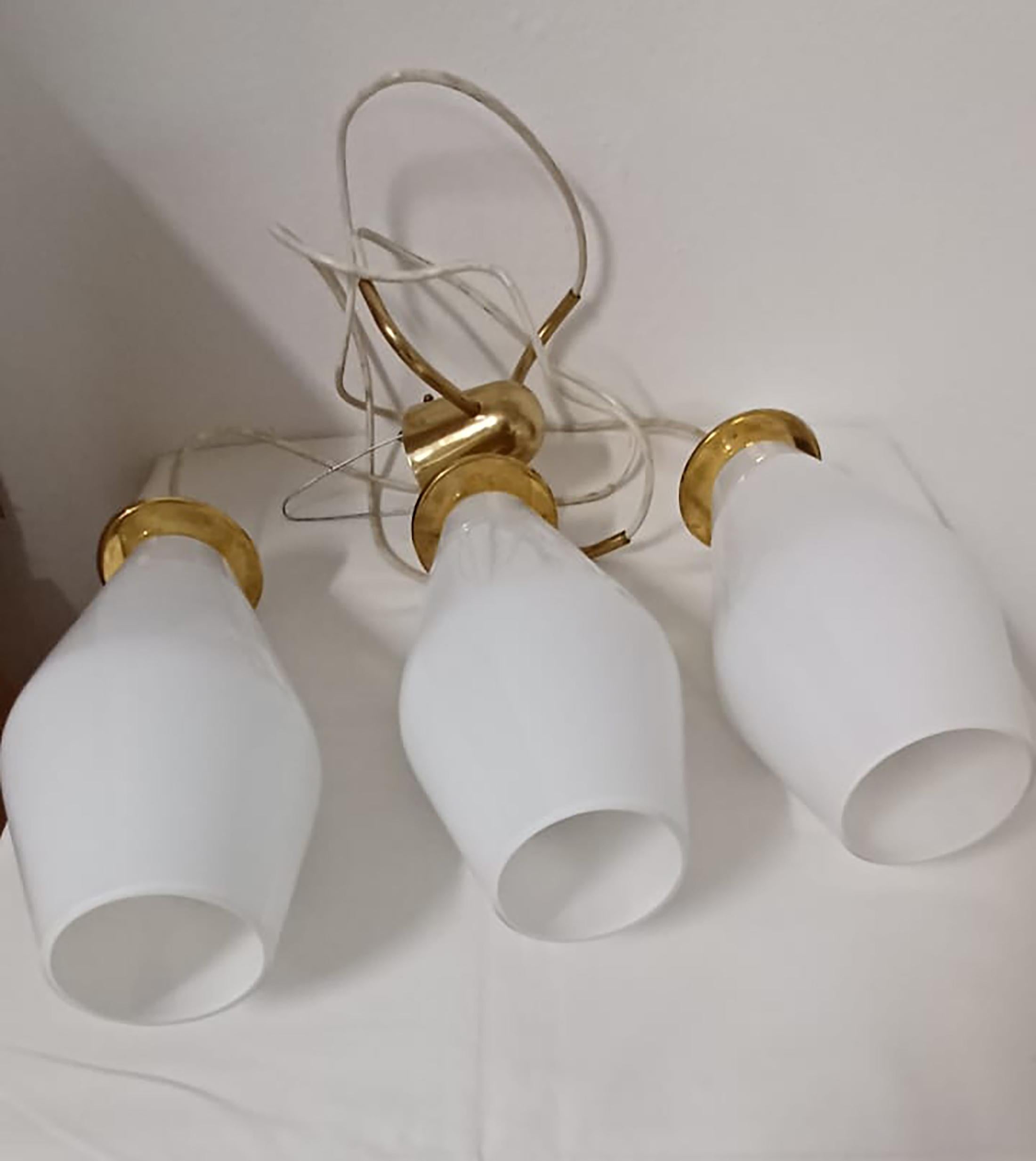 Paavo Tynell Lampe suspendue en verre opalin Bon état - En vente à Vienna, AT