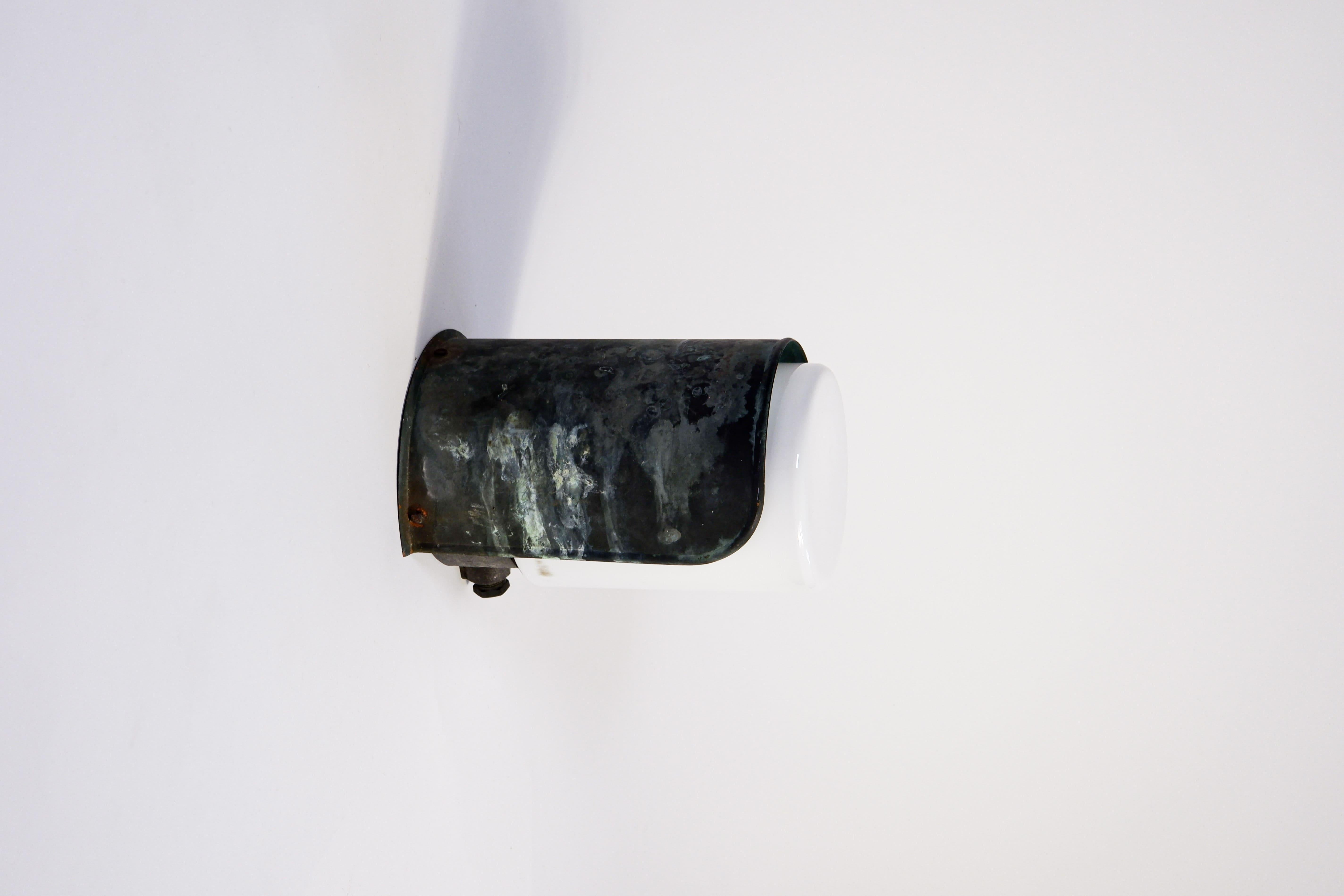 Paavo Tynell Outside Copper Wall Lamp Model 7307 for Idman, circa 1950 In Fair Condition For Sale In Hägersten-Liljeholmen, Stockholms län