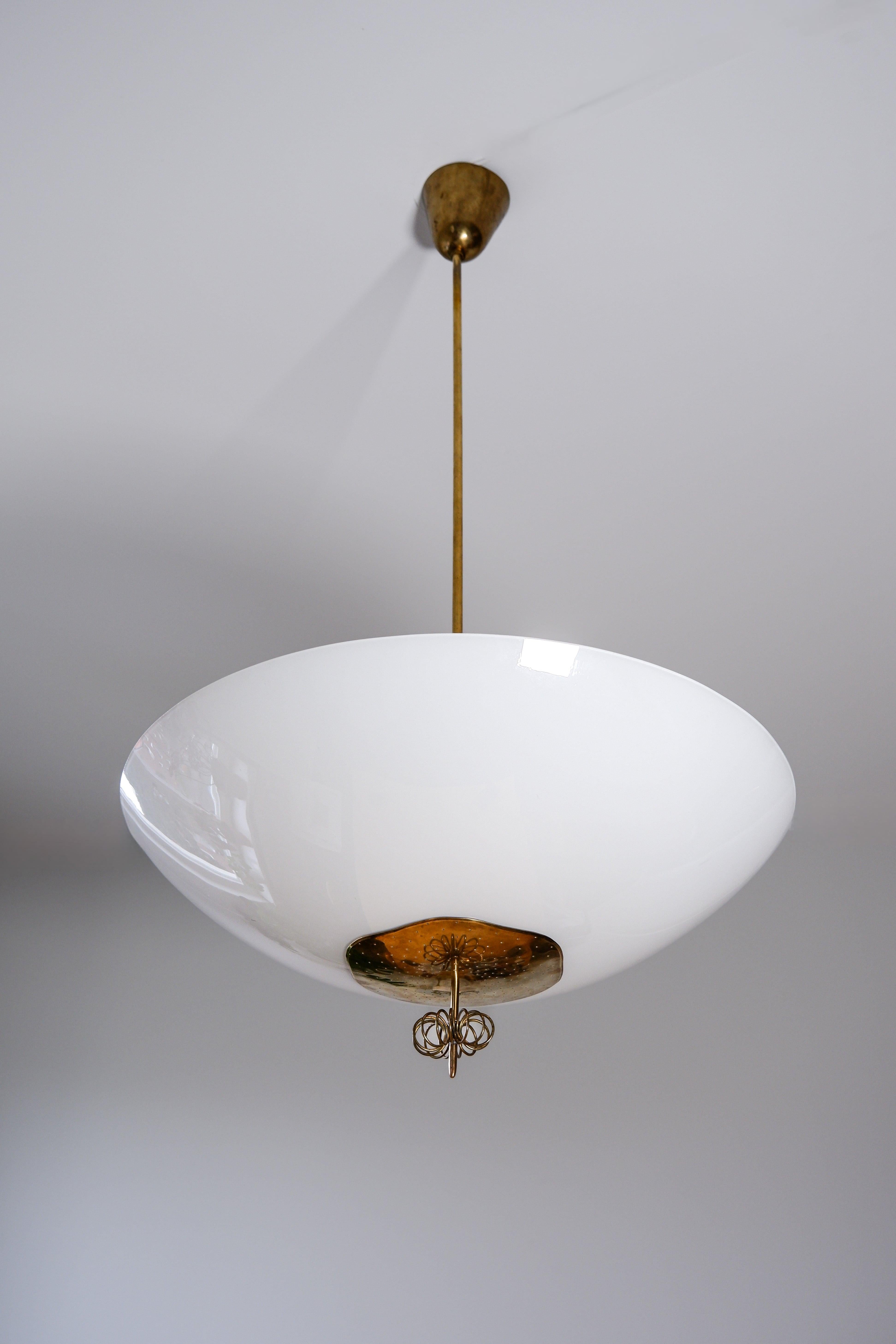 Paavo Tynell, oversized chandelier circa 1940, Opal & brass. For Sale 3