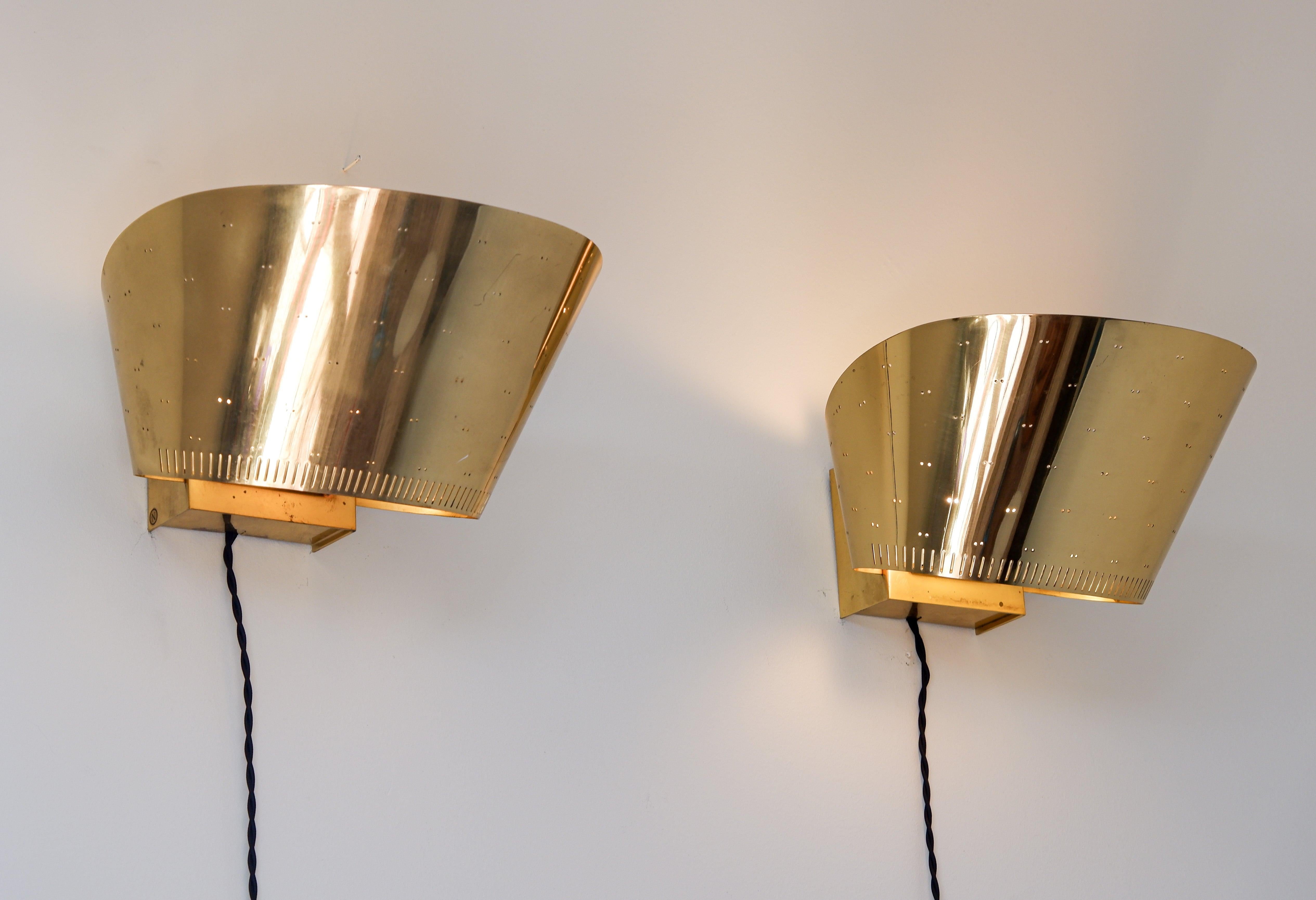 Finnish Paavo Tynell, Pair of brass wall lamps model 9466 circa 1950.  For Sale