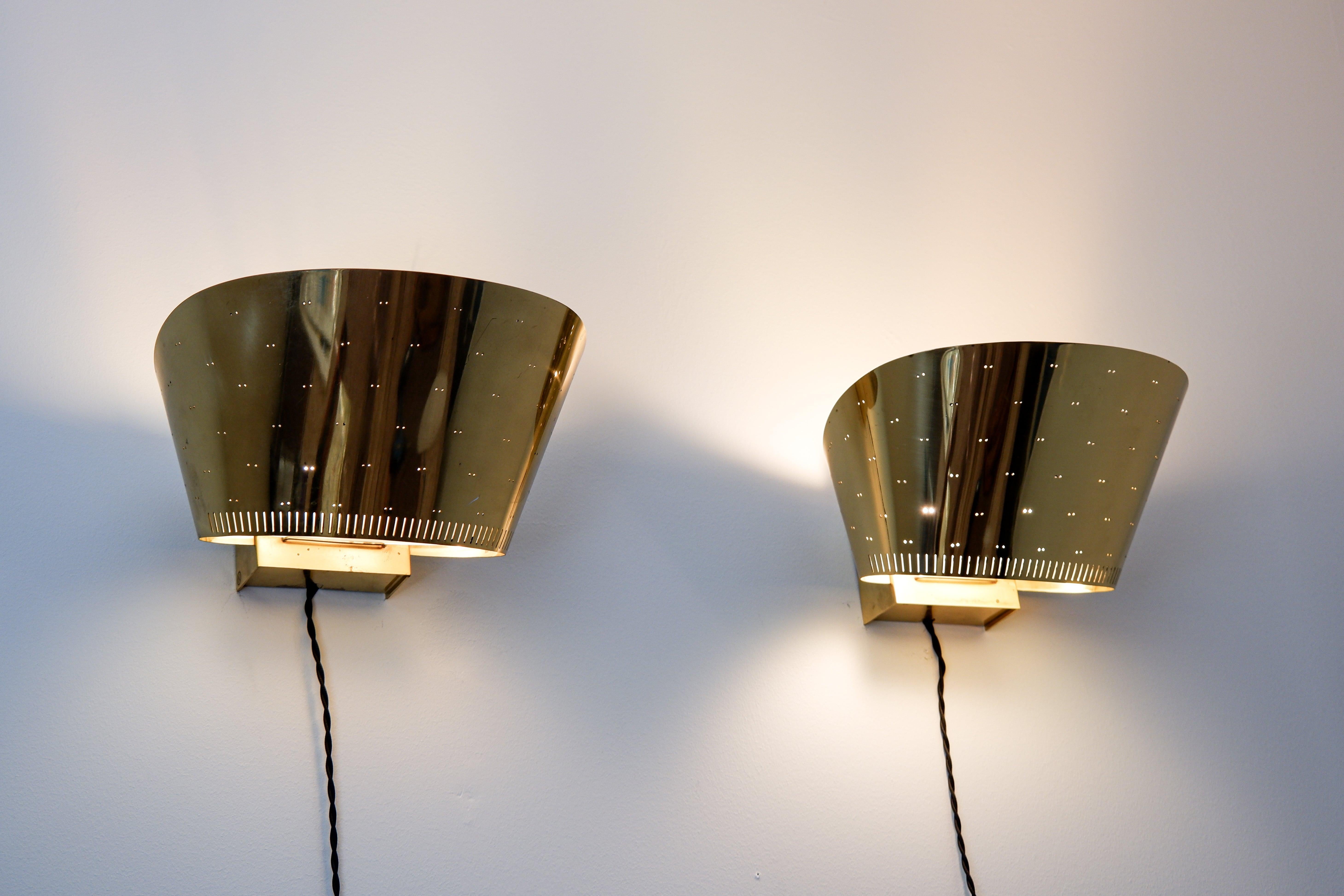 Mid-20th Century Paavo Tynell, Pair of brass wall lamps model 9466 circa 1950.  For Sale