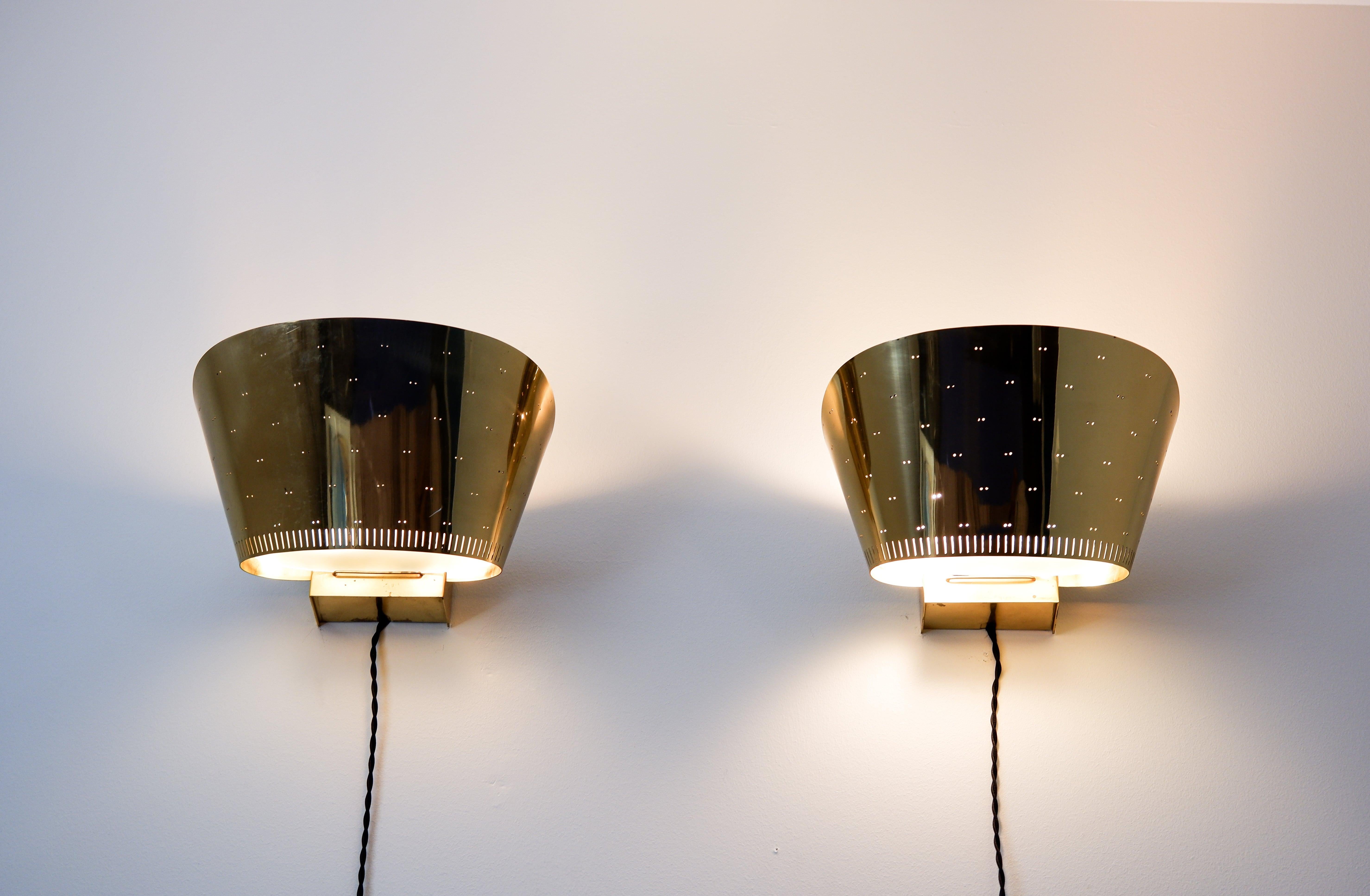 Brass Paavo Tynell, Pair of brass wall lamps model 9466 circa 1950.  For Sale