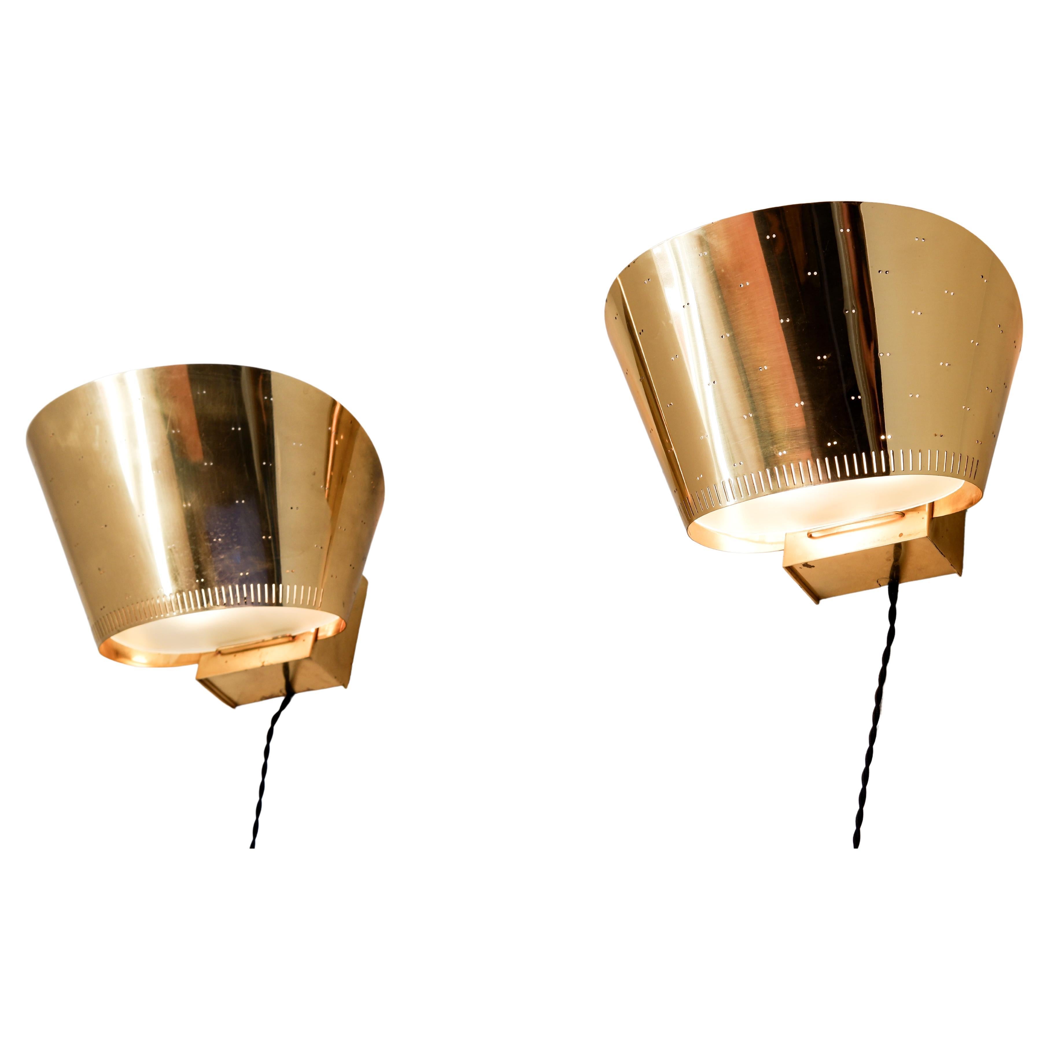 Paavo Tynell, Pair of brass wall lamps model 9466 circa 1950.  For Sale