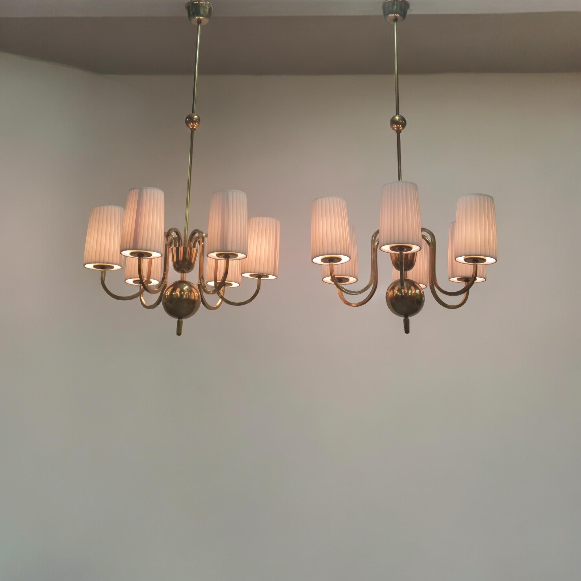 Coppia di lampadari in ottone e tessuto su commissione di Paavo Tynell, Taito 1940 in vendita 3