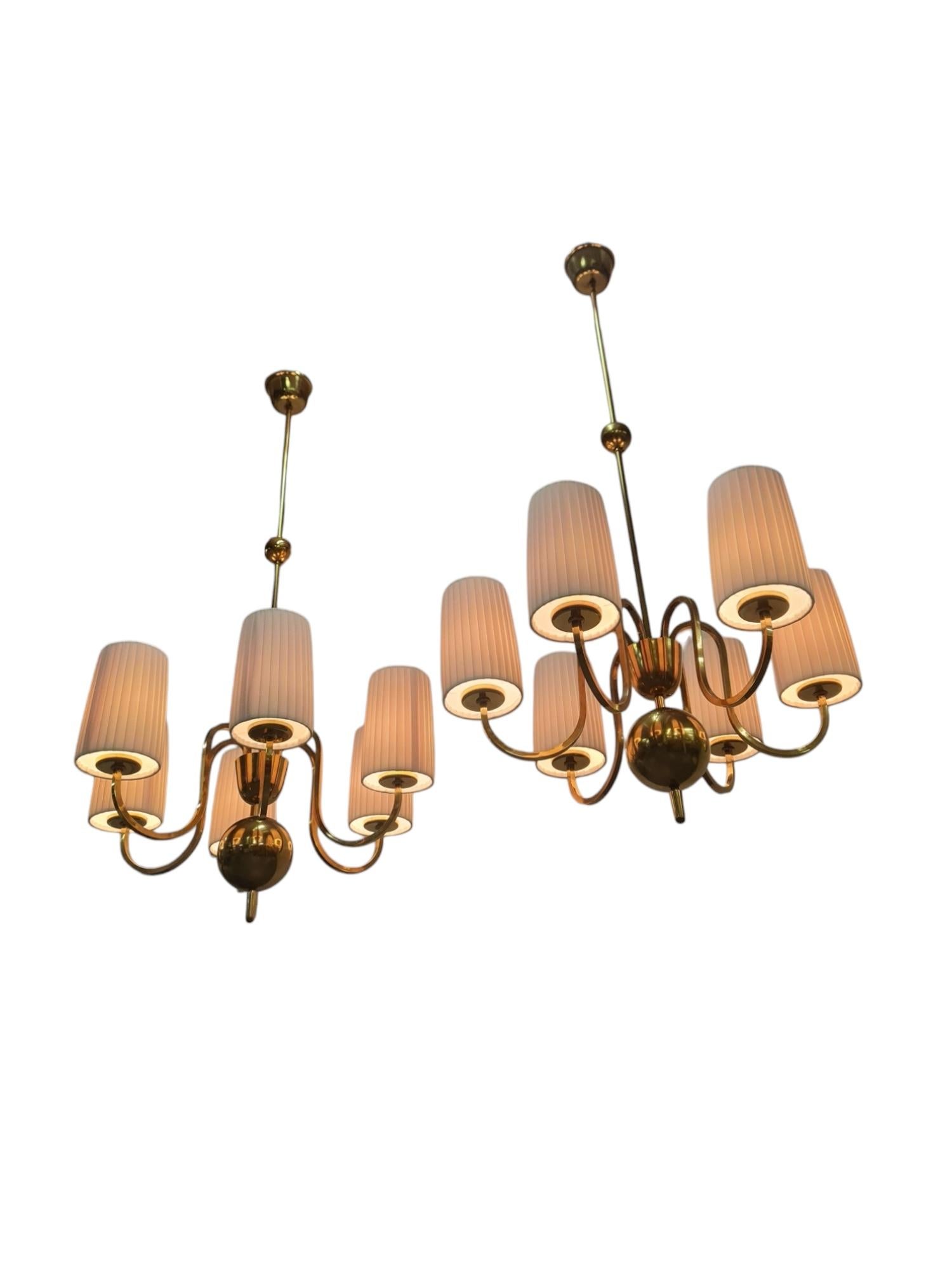 Finlandese Coppia di lampadari in ottone e tessuto su commissione di Paavo Tynell, Taito 1940 in vendita