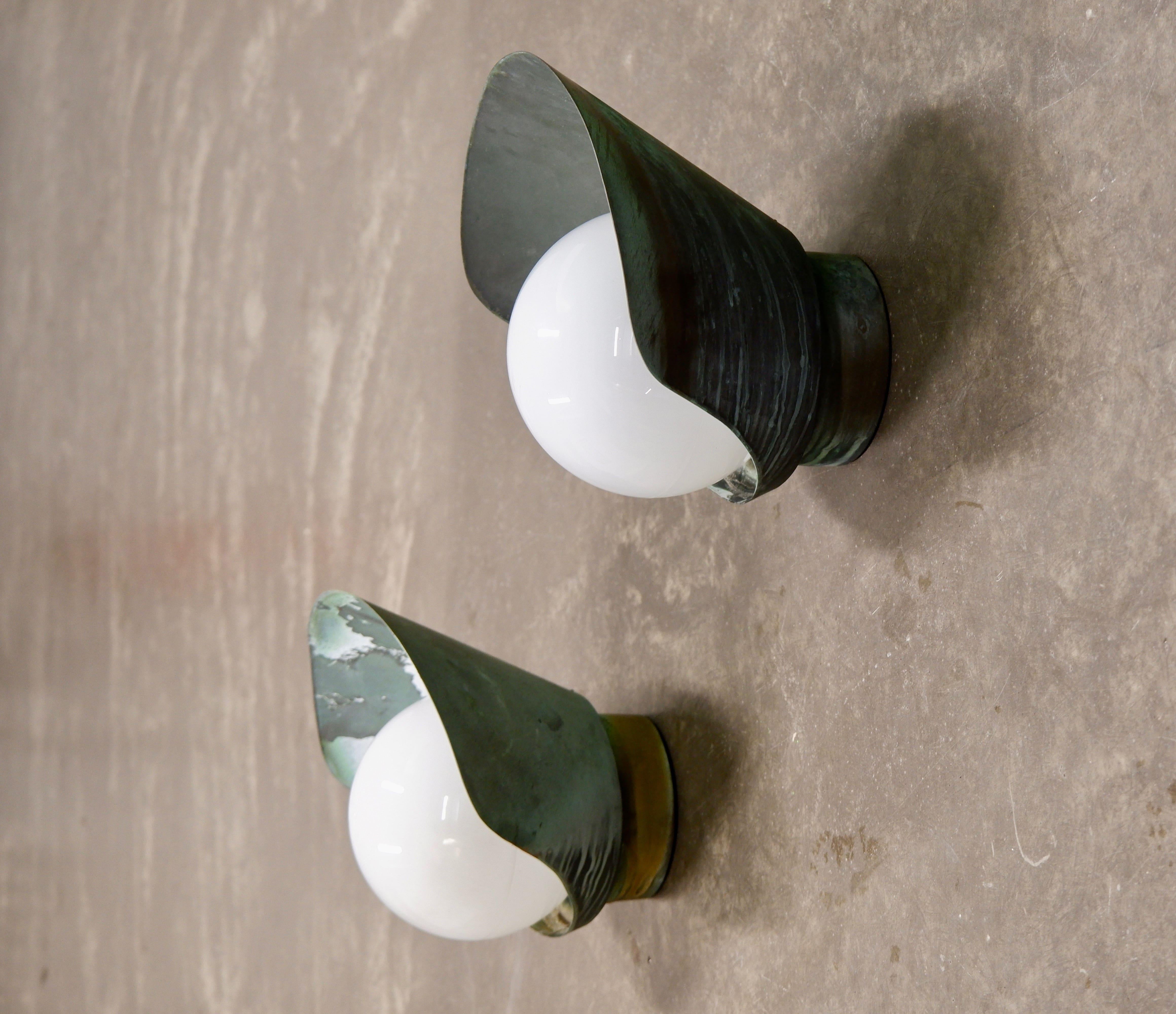 Paavo Tynell, coppia di lampade da parete in rame, Model 7309, Taito Oy, circa 1940 In condizioni discrete in vendita a Hägersten-Liljeholmen, Stockholms län