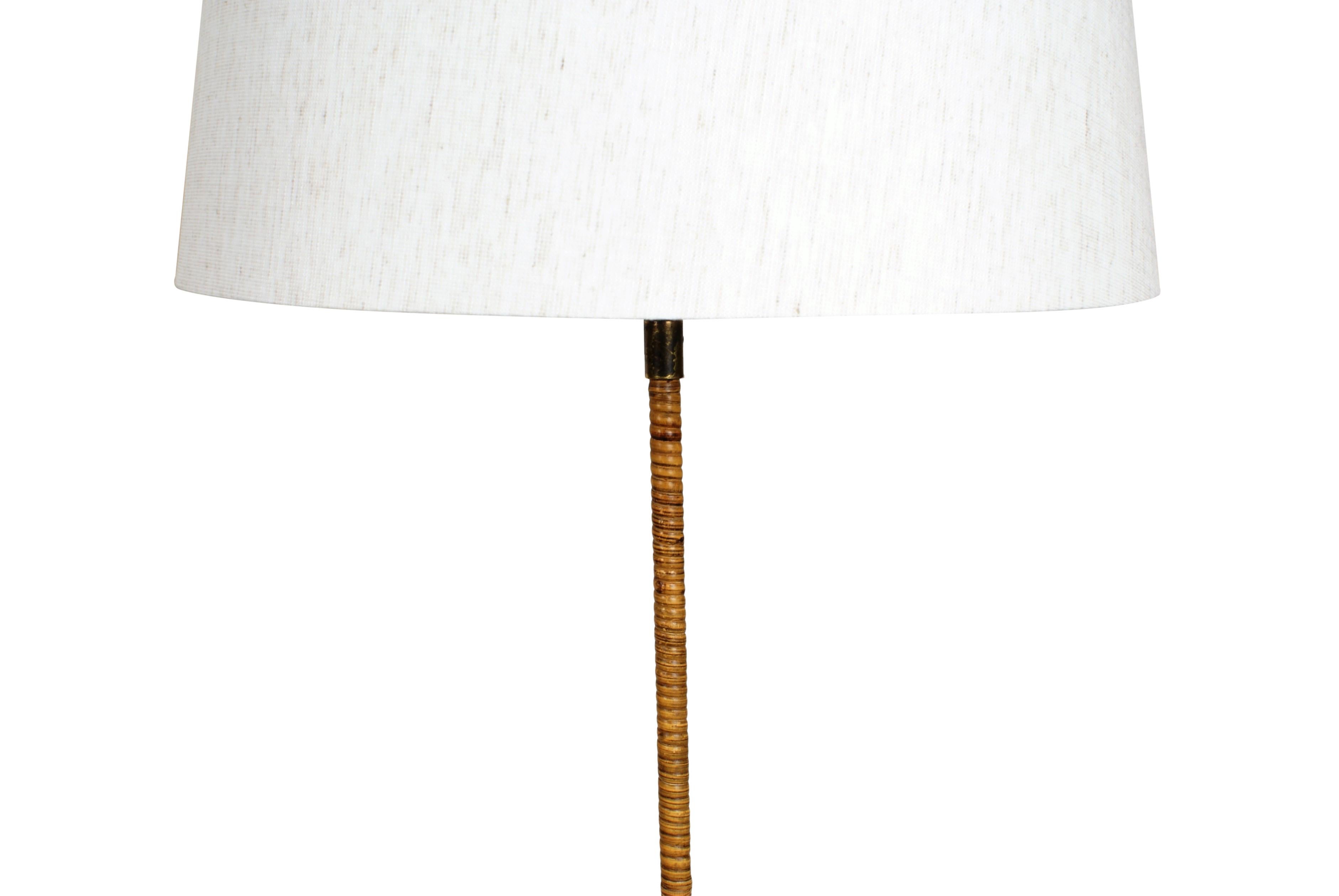 Mid-20th Century Paavo Tynell Pair of Floor Lamps in Brass and Cane for Taito, Model 9627, 1950s