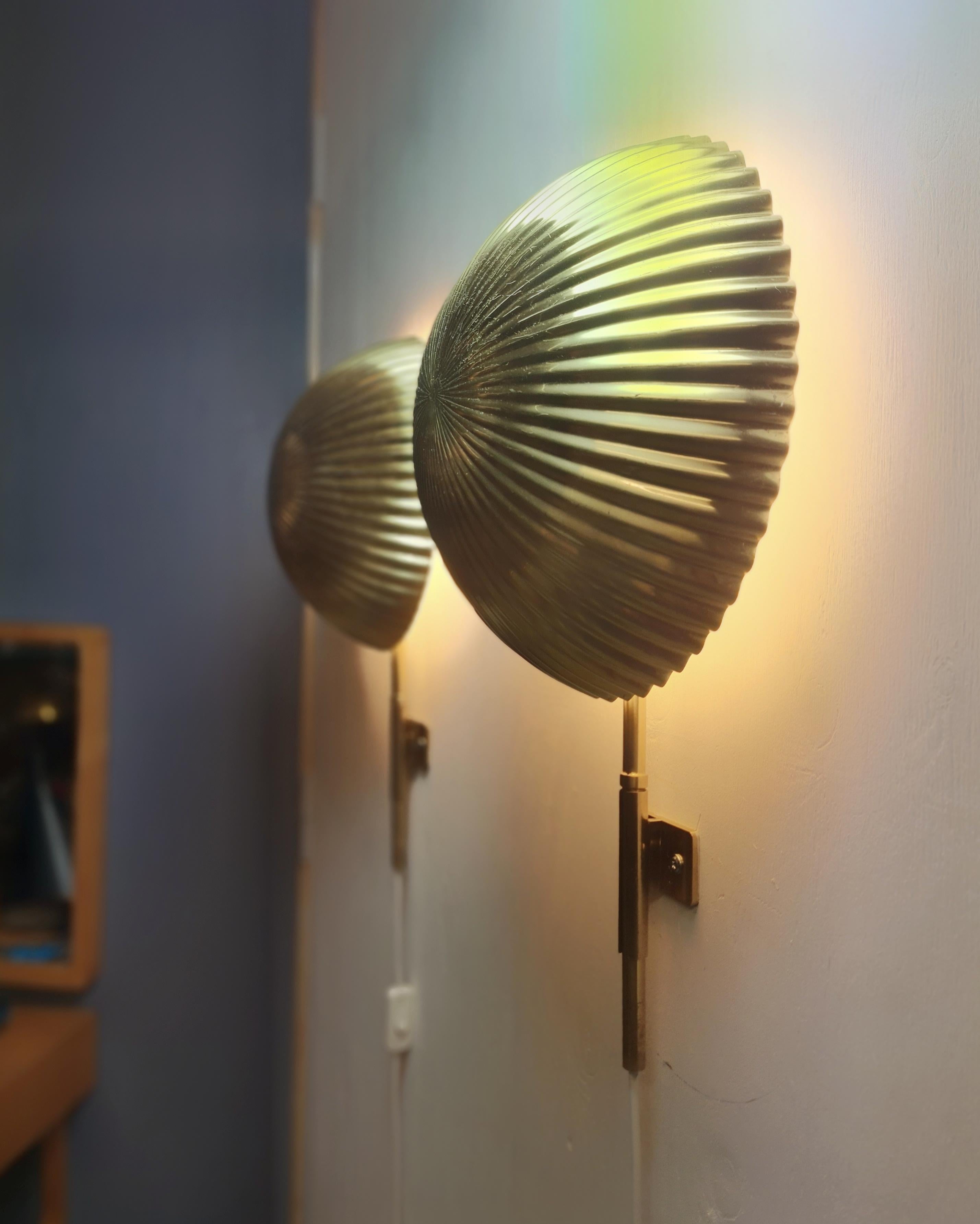 Paavo Tynell Pair of Large Seashell Wall Scones in Full Brass, Taito 1950s in vendita 6