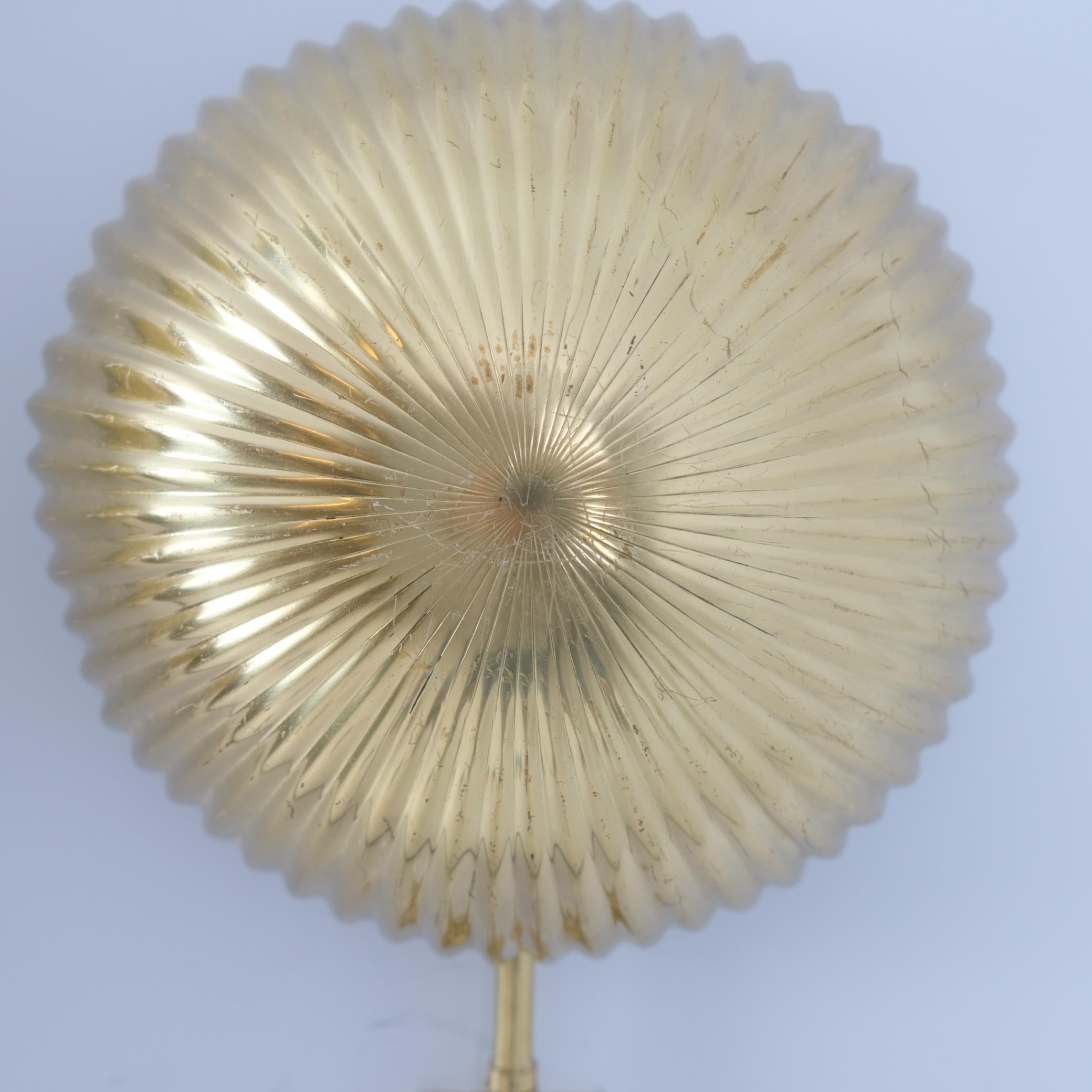 Paavo Tynell Pair of Large Seashell Wall Scones in Full Brass, Taito 1950s in vendita 2