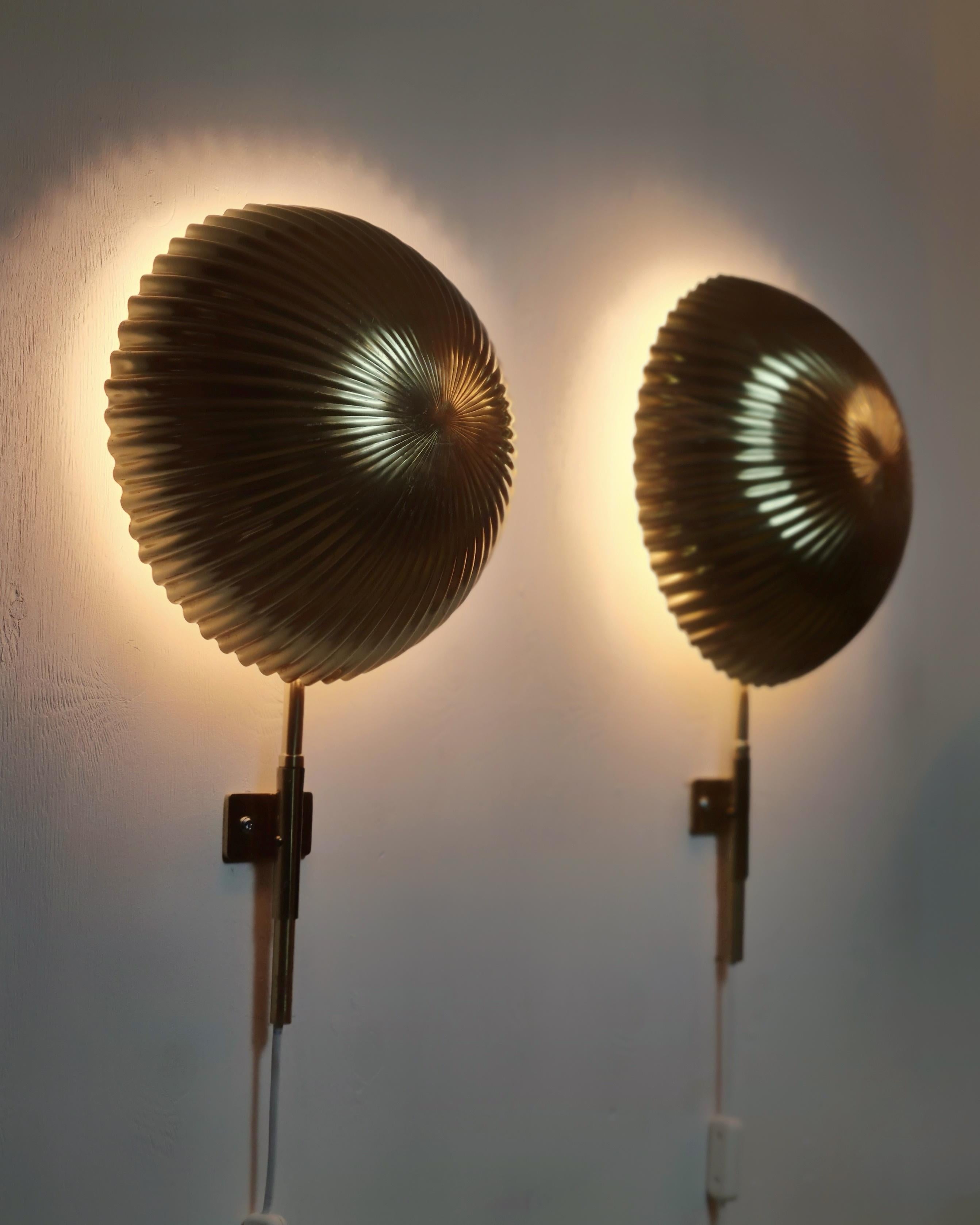 Paavo Tynell Pair of Large Seashell Wall Scones in Full Brass, Taito 1950s in vendita 8