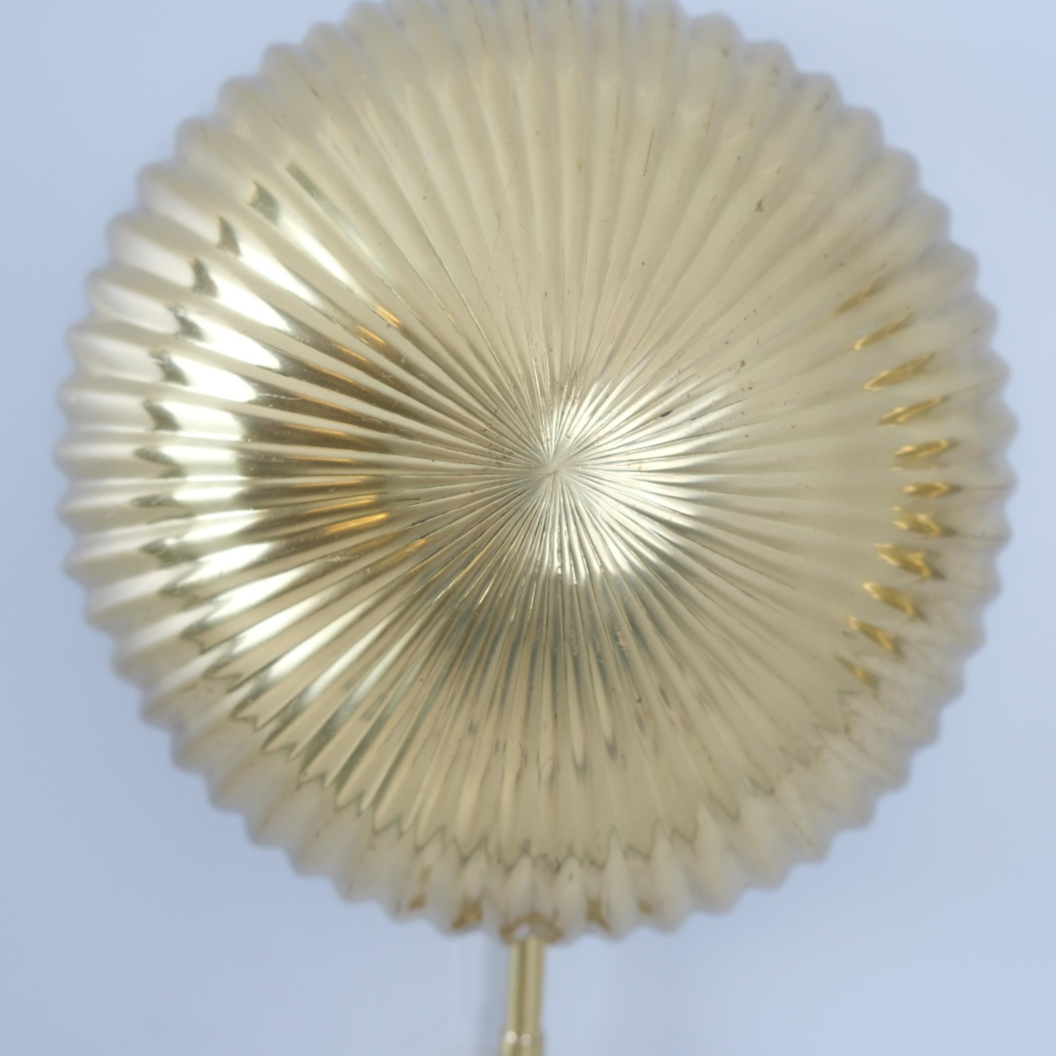 Paavo Tynell Pair of Large Seashell Wall Scones in Full Brass, Taito 1950s in vendita 3