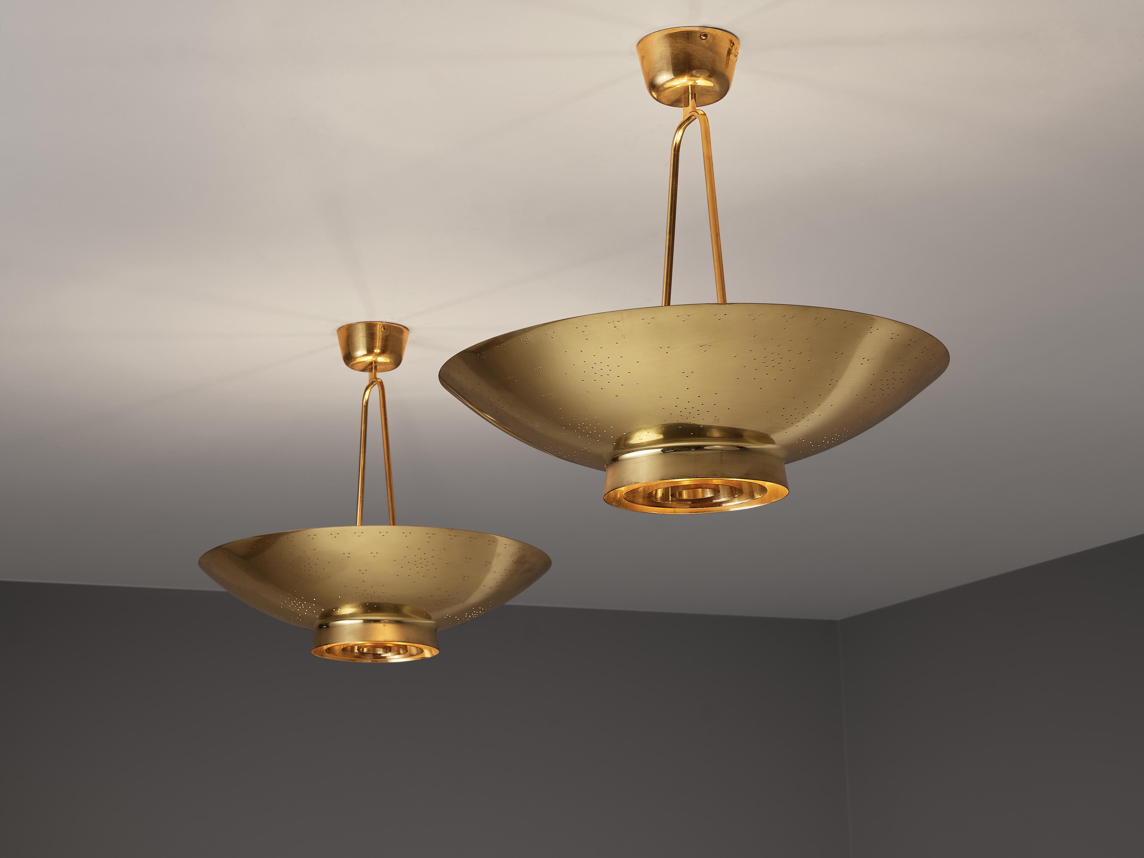 Paavo Tynell, pendant lights model ‘9060’, brass, Finland, 1950/52

Finnish designer Paavo Tynell designed the lamp 9060 for the office of a general at the United Nations building in NYC. Typical for Tynell’s iconic light designs is the way a