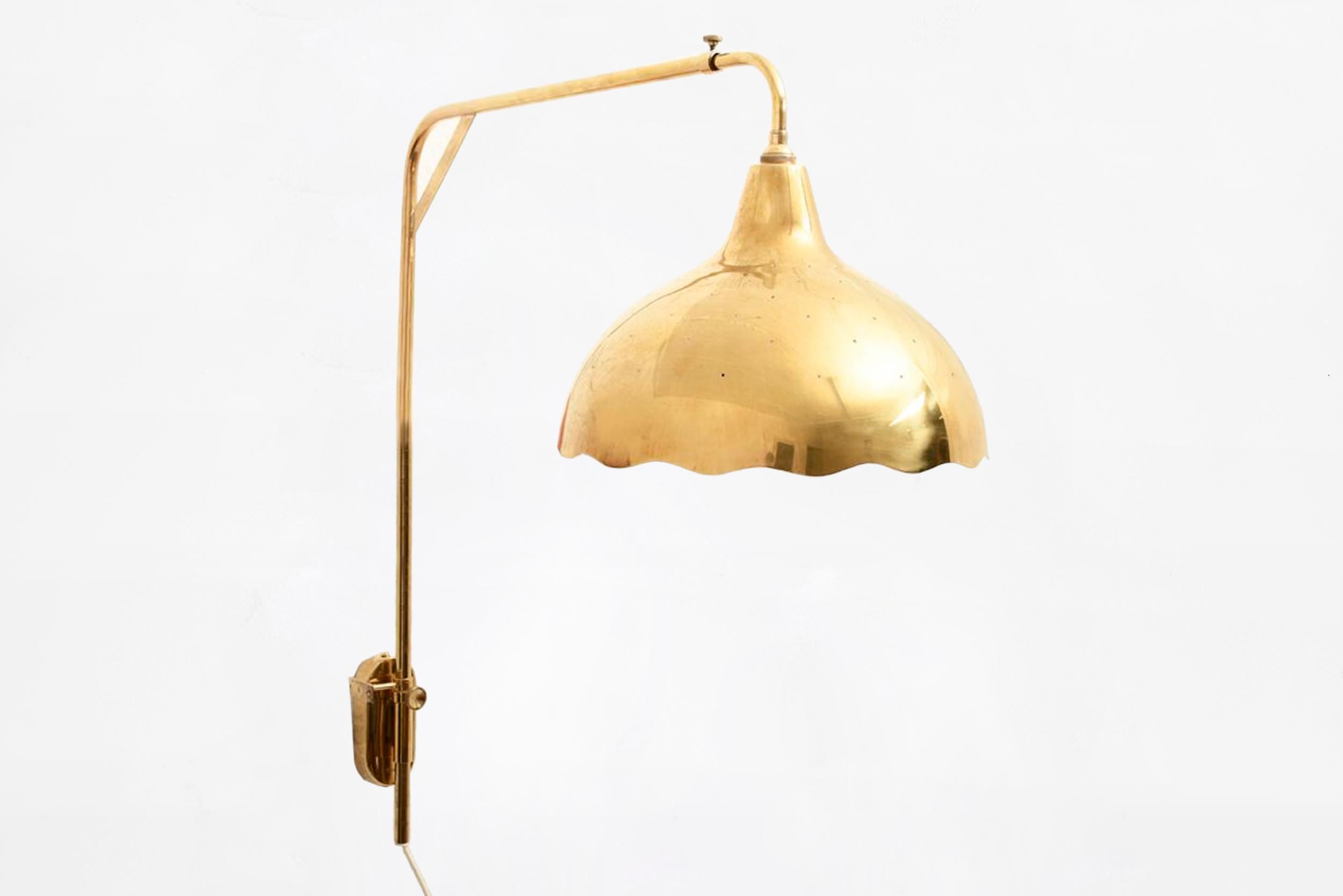 Paavo Tynell 
Pair of wall lamps
Manufactured by Taito Oy
Finland, 1940
Brass, frosted glass diffuser
From the archives of Side Gallery, Barcelona

Measurements
32 cm x 41 H cm
12.5 in x 16 H in

Bio
Paavo Tynell (1890-1973) was an