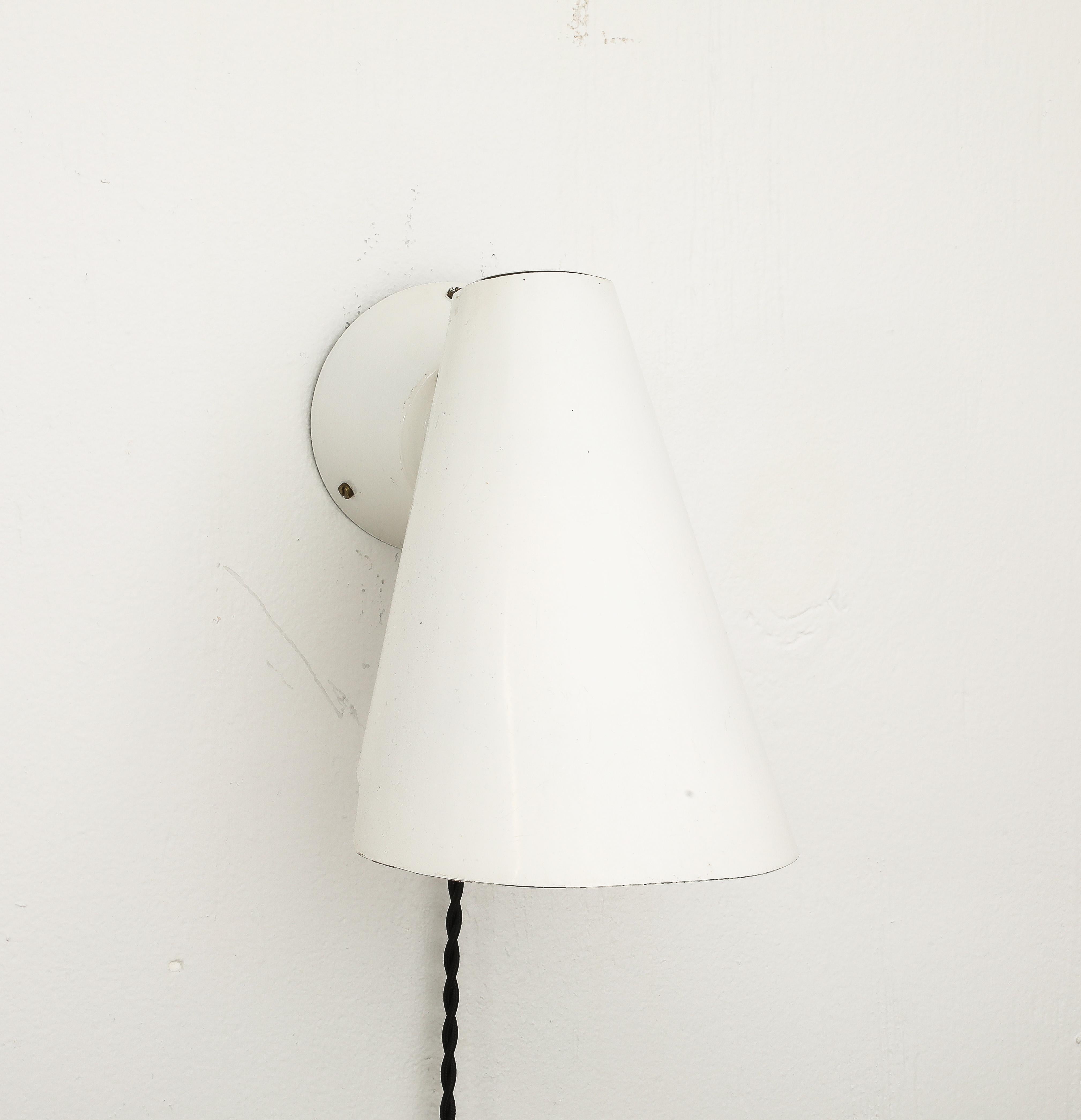 Mid-Century Modern Paavo Tynell Paire d'appliques murales Modèle 2351, Idman Oy, Finlande années 1950 en vente