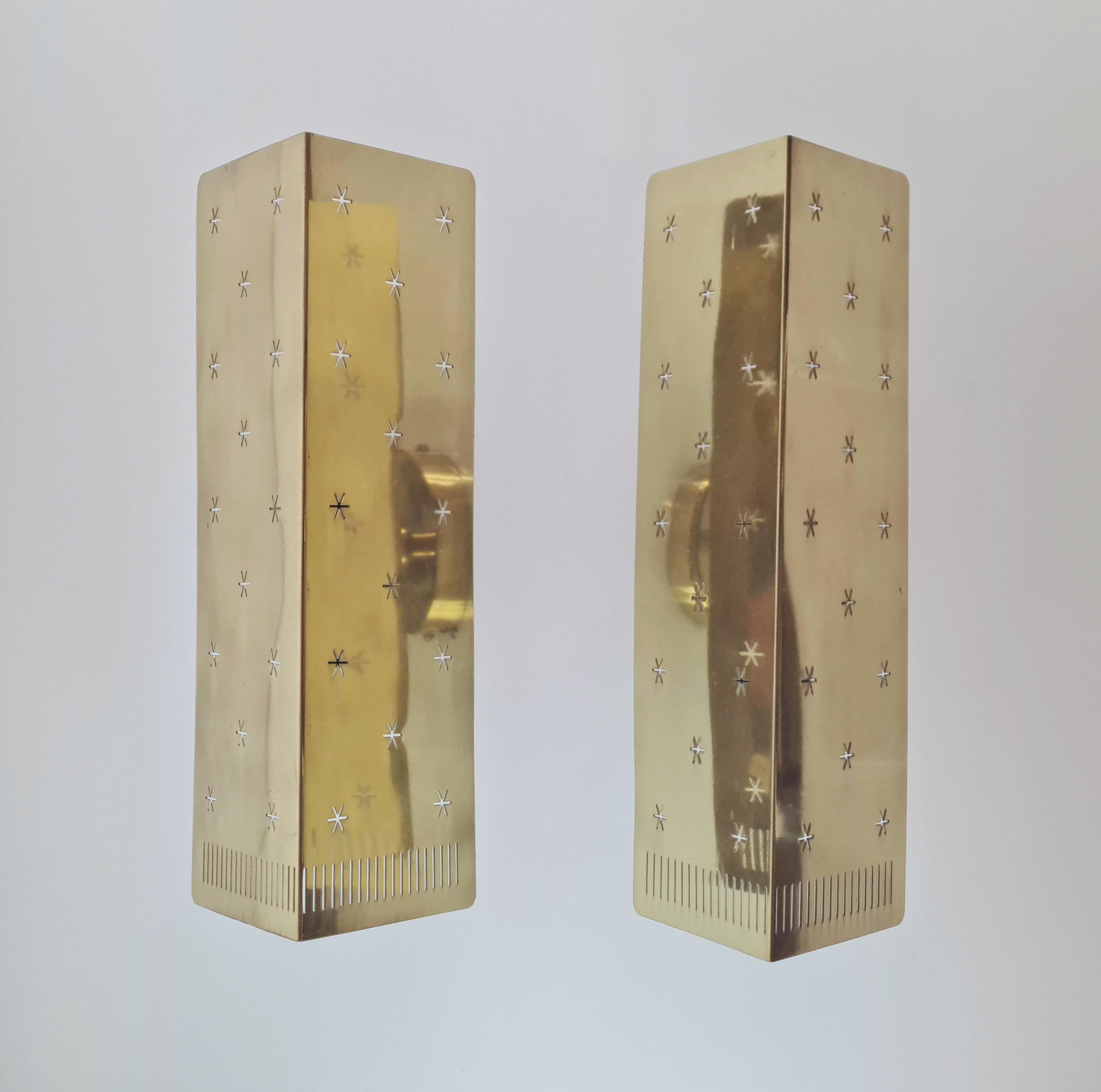 Paavo Tynell, Pair of Wall Sconce, Model 10330 aka stars and stripes, Taito Oy 2