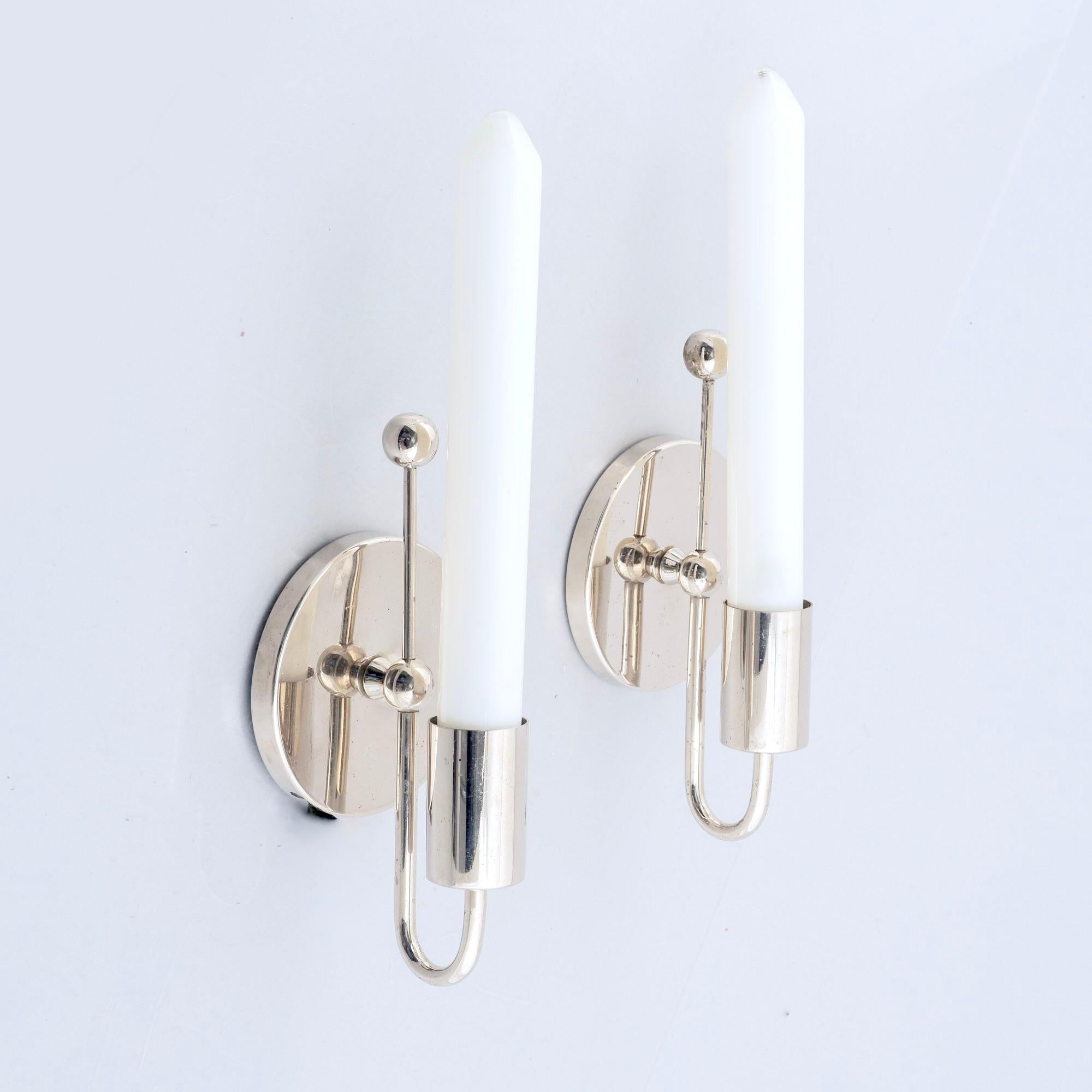 PAAVO TYNELL   &   TAITO
SCANDINAVIAN MODERN DESIGN

A beautiful pair of wall sconces, model 7209, designed by Paavo Tynell and manufactured by Taito, Finland, 1930's. 

The overall height with the light bulb as pictured is 38 cm. 

Condition and