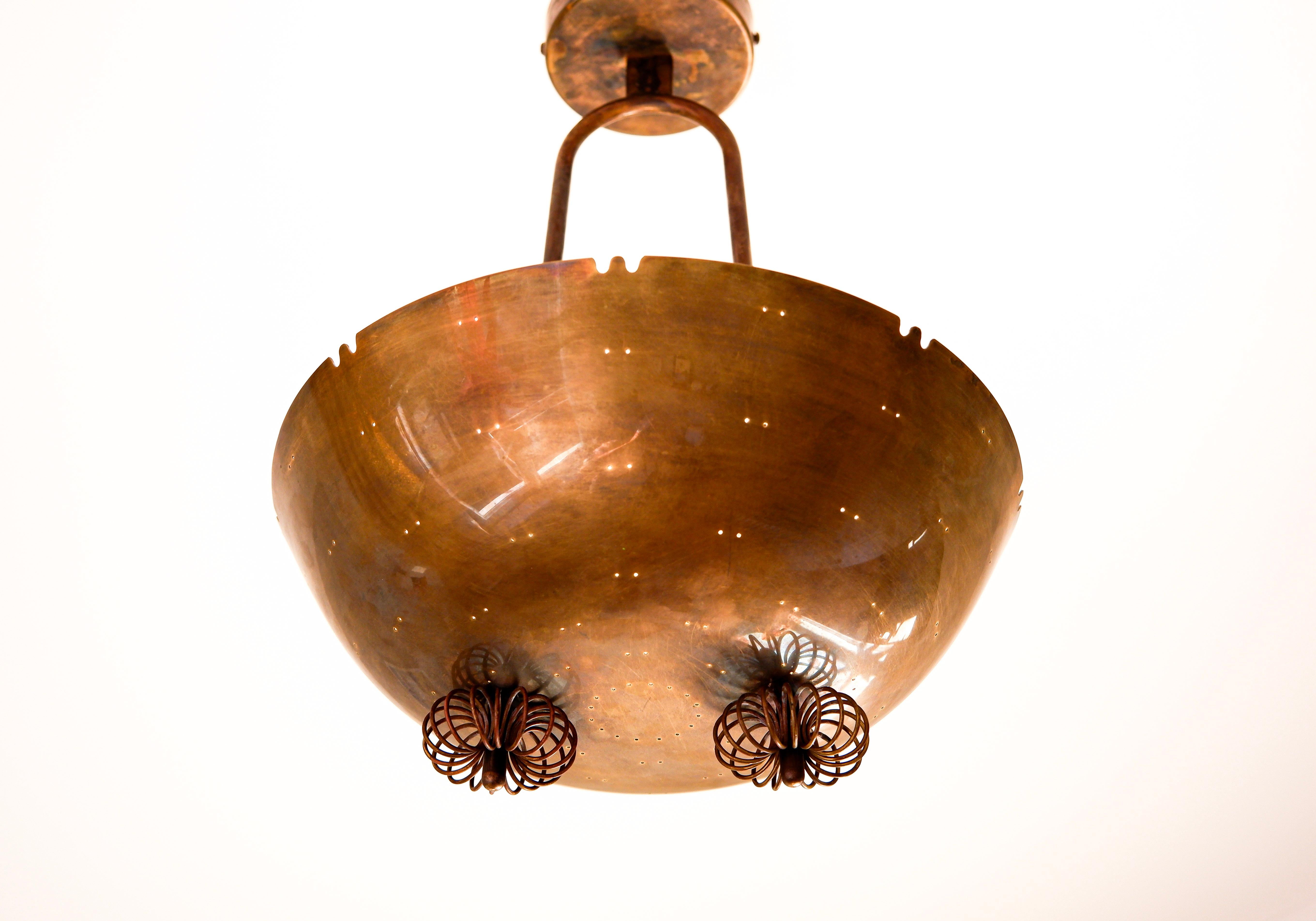 Lampada a sospensione Paavo Tynell, ottone, 1950 circa, CIRCA. In condizioni discrete in vendita a Hägersten-Liljeholmen, Stockholms län